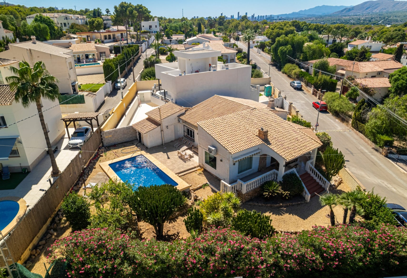 Vila gata de renovat cu piscină și vedere la munte de vânzare în Albir