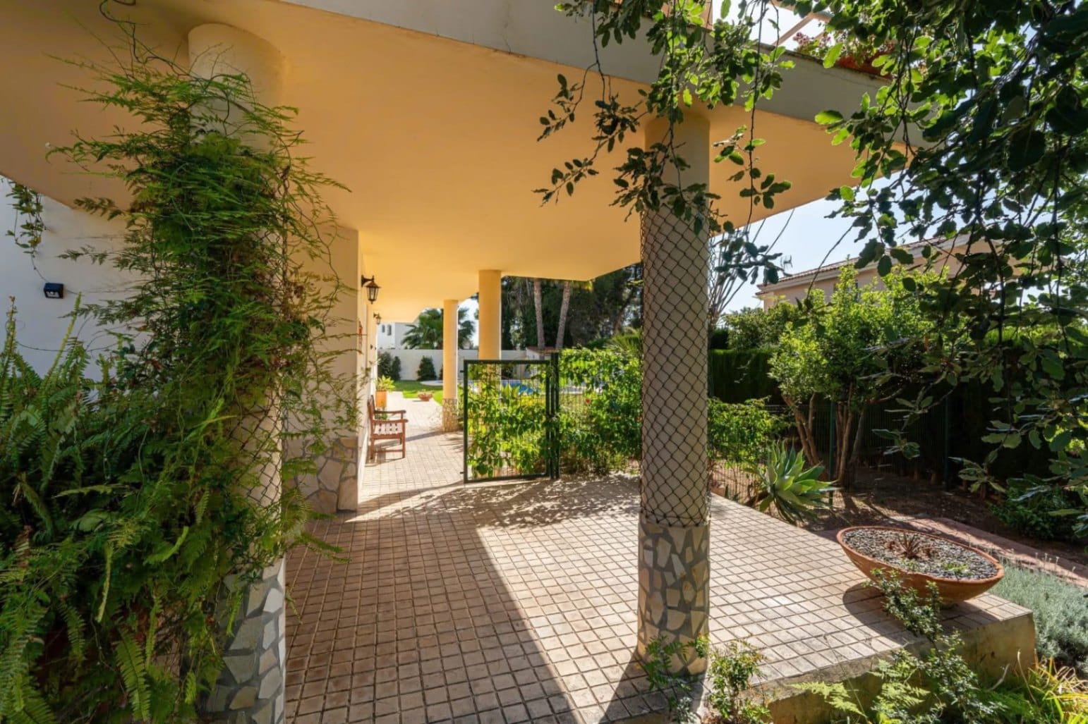 SPACIOUS RENOVATED VILLA IN LA NUCIA WITH POOL AND EXCELLENT OUTDOOR SPACES FOR SALE IN LA NUCIA