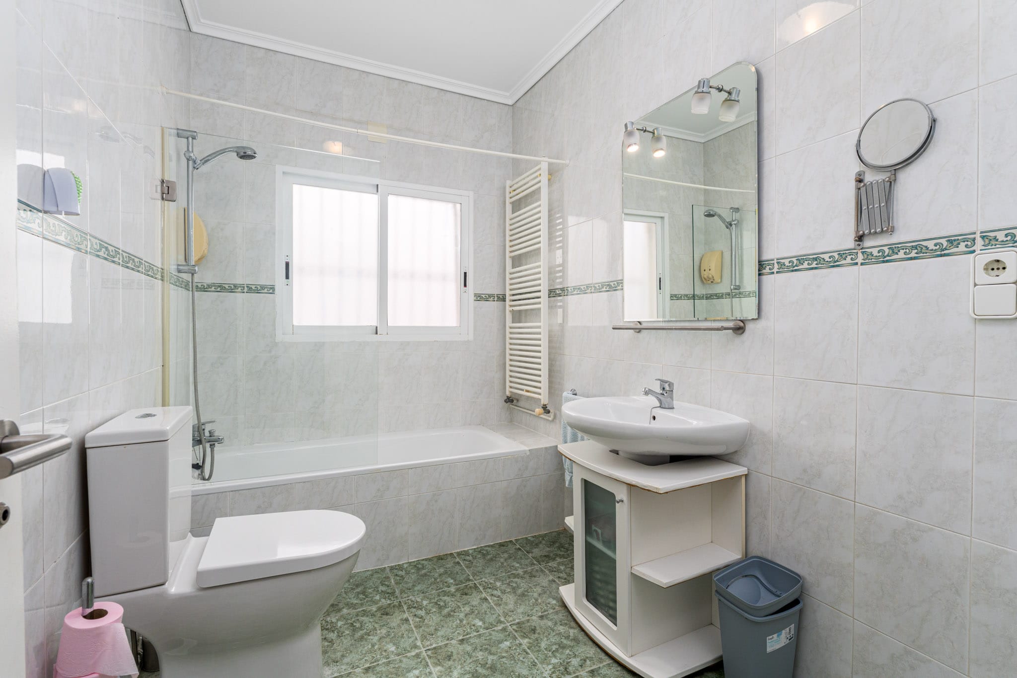 Vila gata de renovat cu piscină și vedere la munte de vânzare în Albir