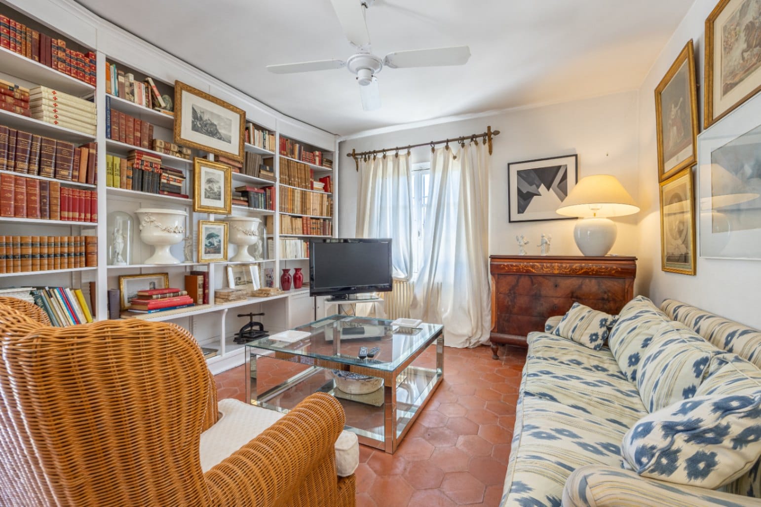 A Traditional Farm with Guest House for Sale in Altea