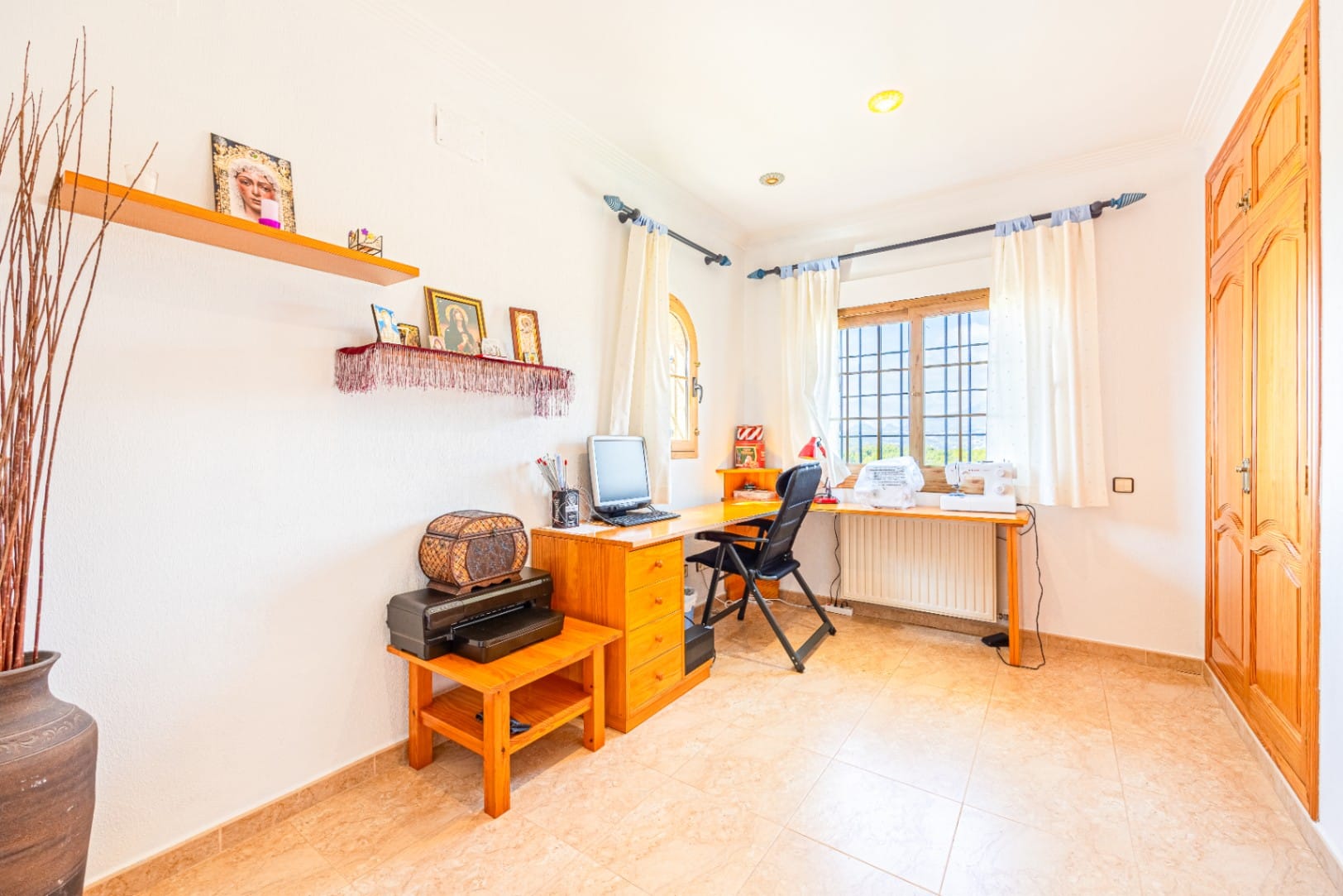 Mediterranean Villa with Outdoor and Indoor Pools for Sale in Aguas Primaverales de Alhama