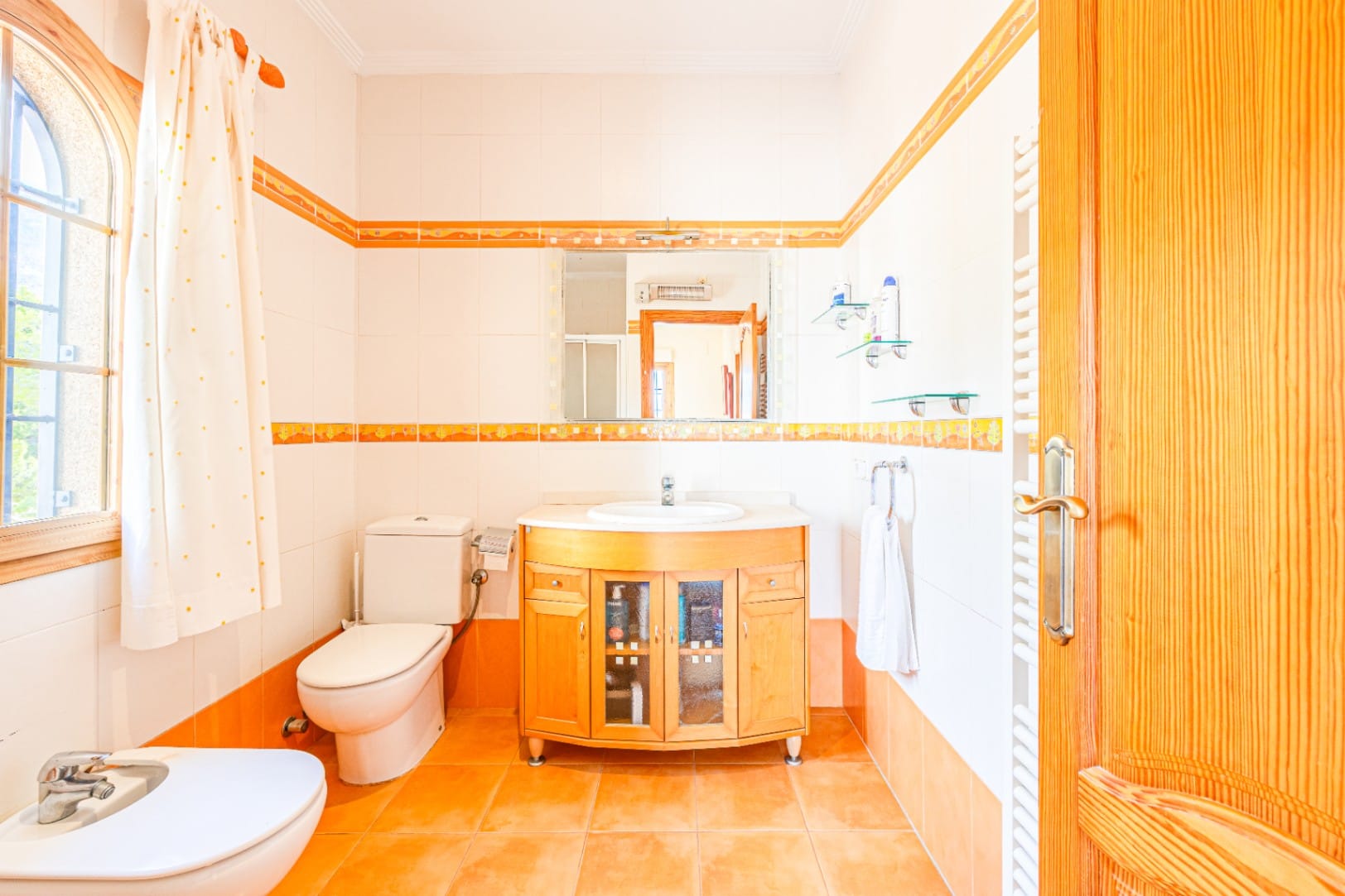 Mediterranean Villa with Outdoor and Indoor Pools for Sale in Aguas Primaverales de Alhama
