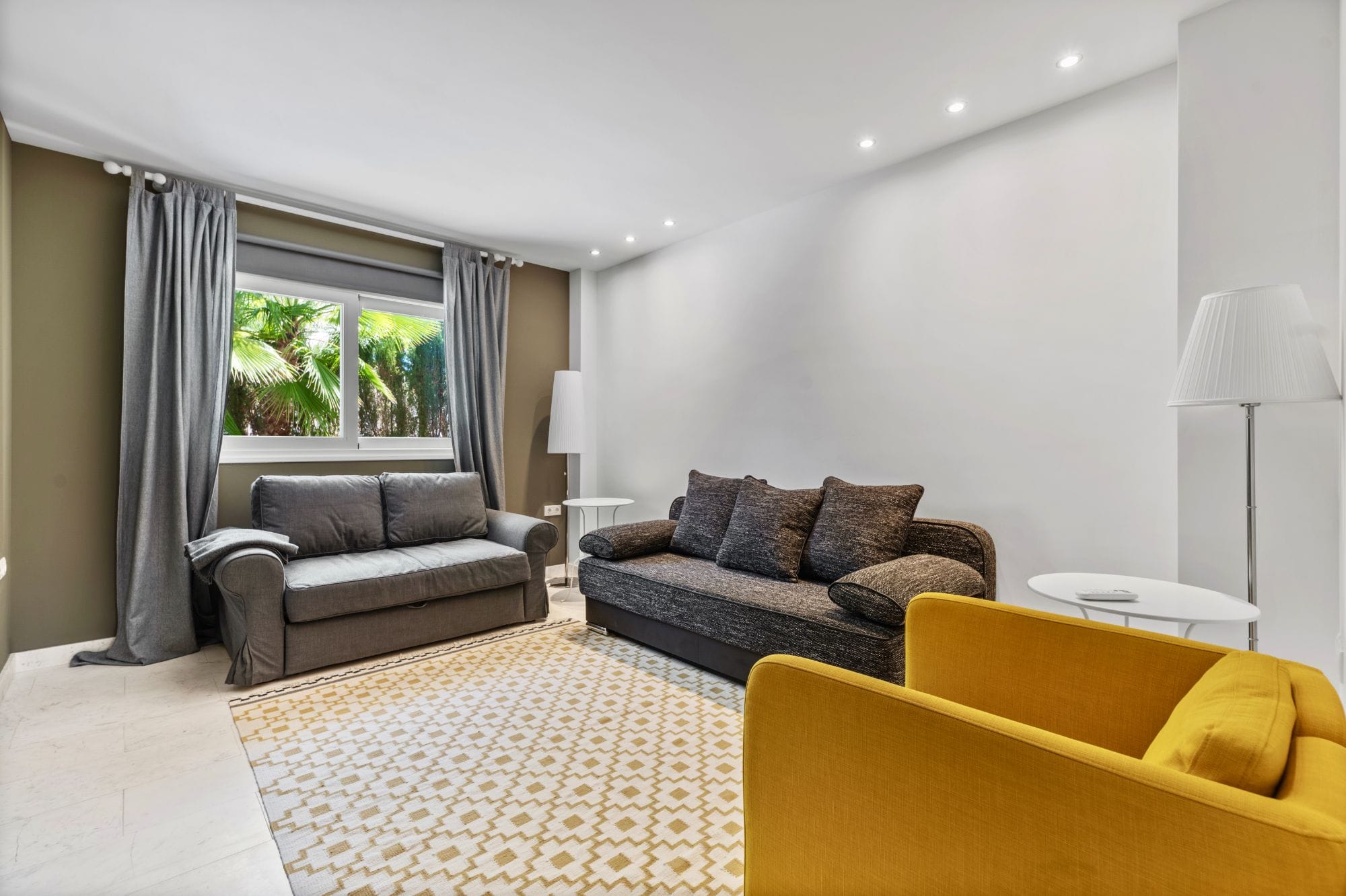 Elegant 4-bedroom villa for sale in Albir - Prime location with mountain views.