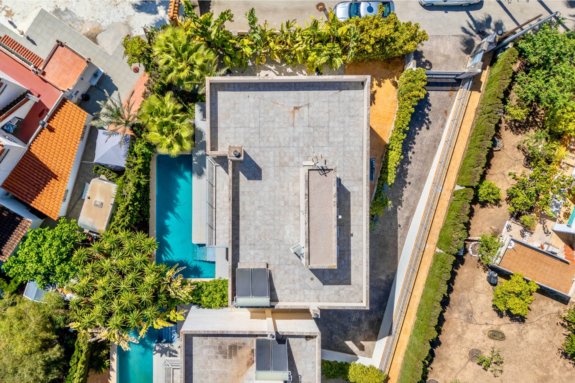 Elegant 4-bedroom villa for sale in Albir - Prime location with mountain views.