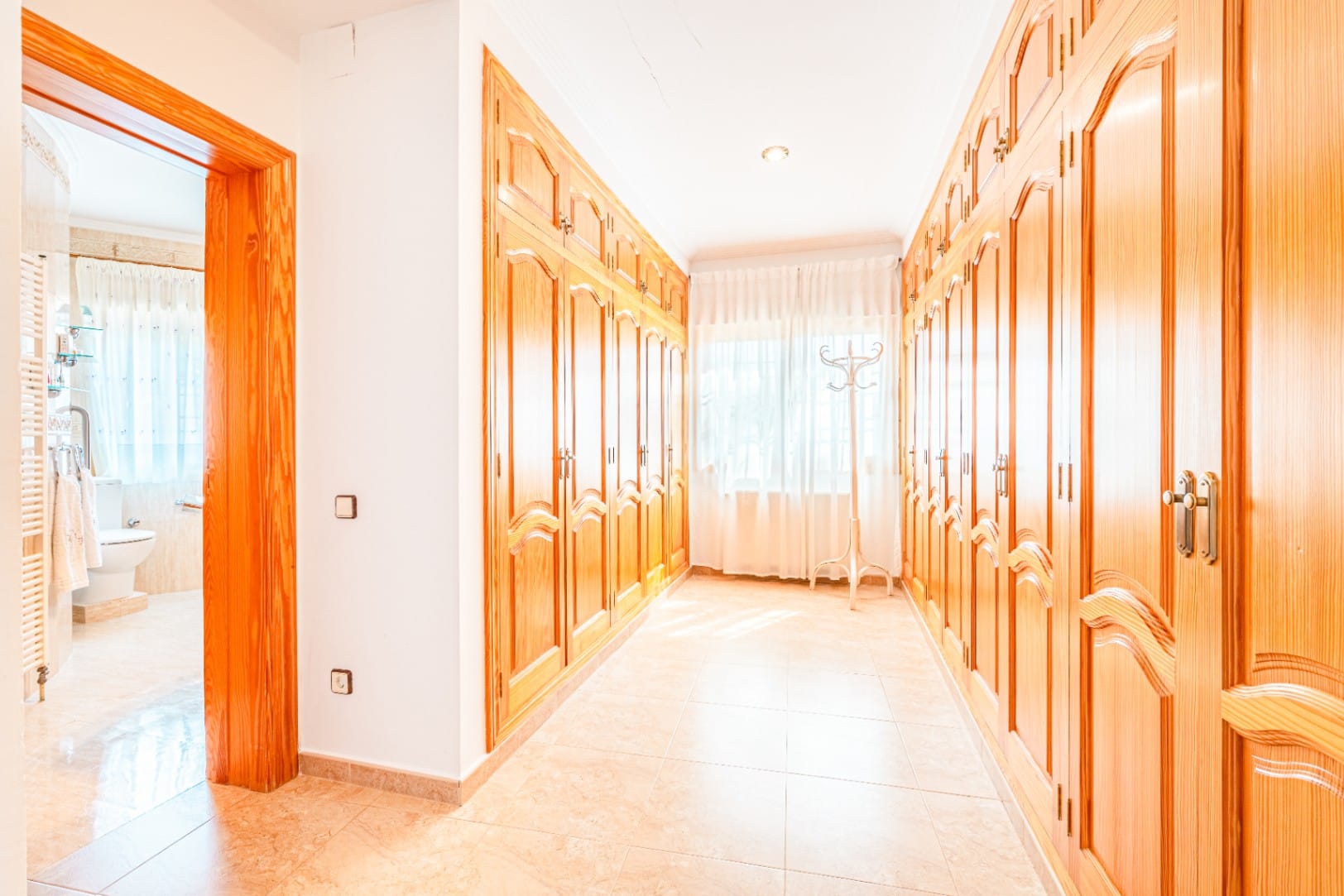 Mediterranean Villa with Outdoor and Indoor Pools for Sale in Aguas Primaverales de Alhama
