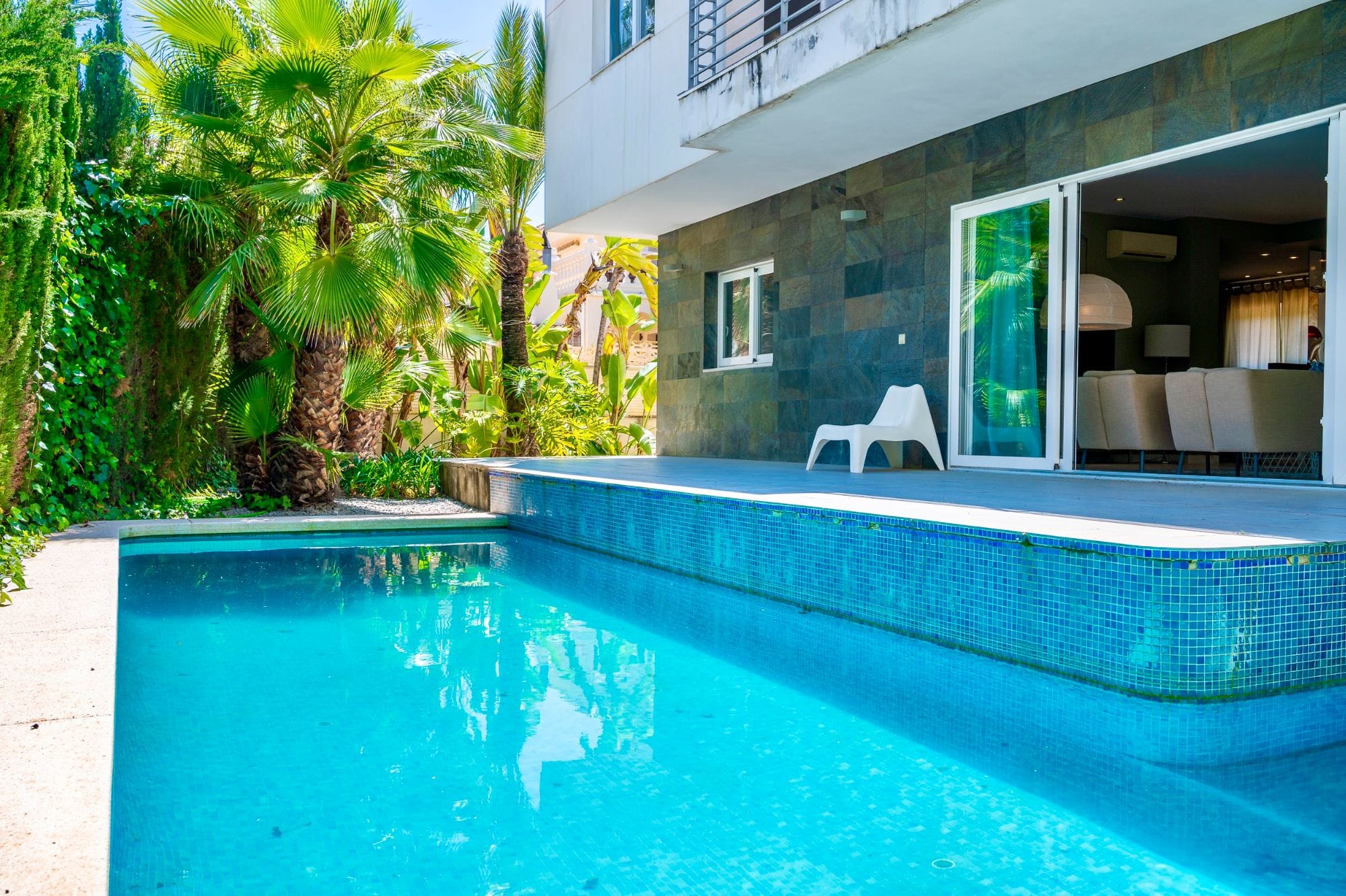 Elegant 4-bedroom villa for sale in Albir - Prime location with mountain views.
