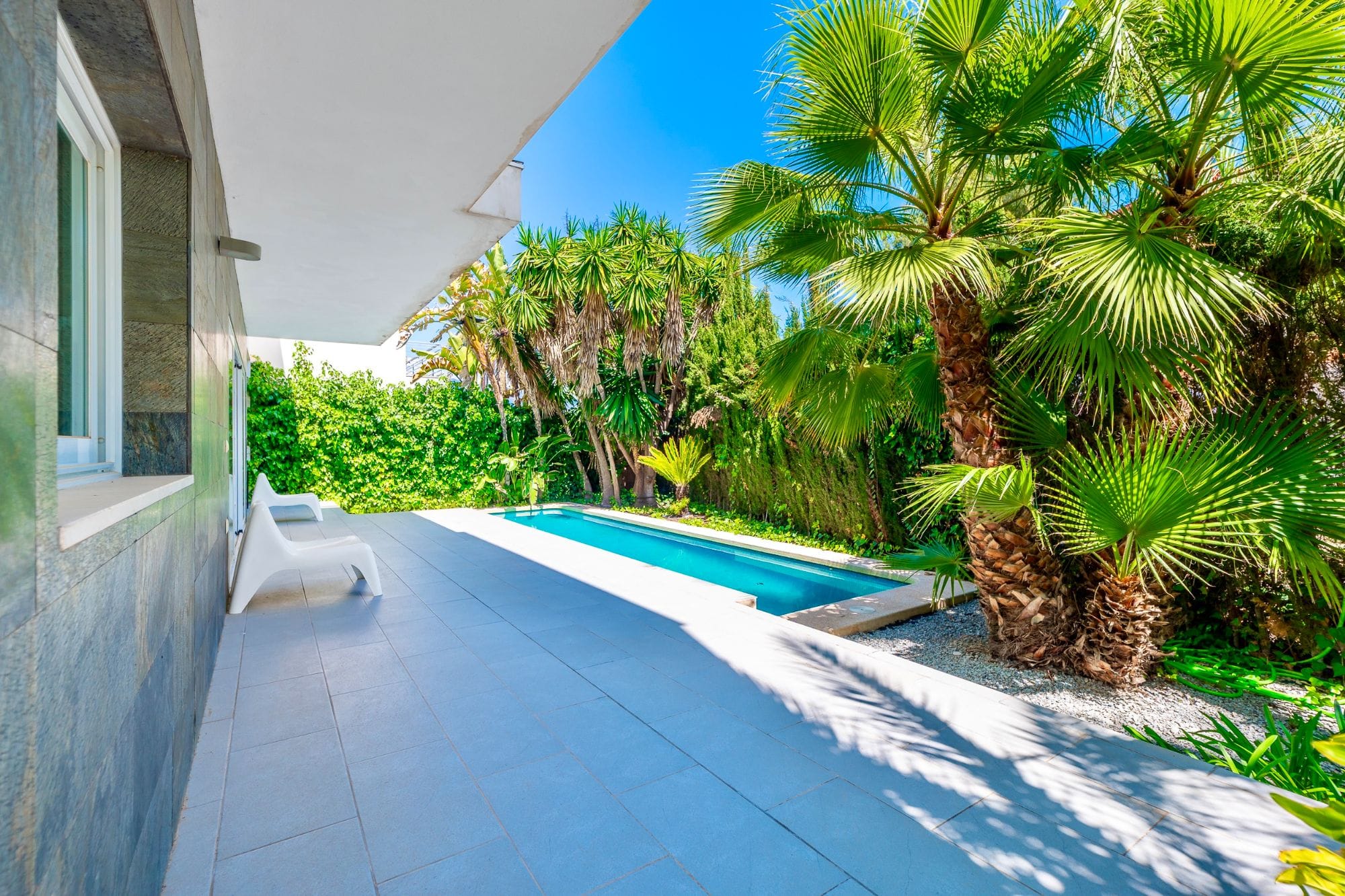 Elegant 4-bedroom villa for sale in Albir - Prime location with mountain views.