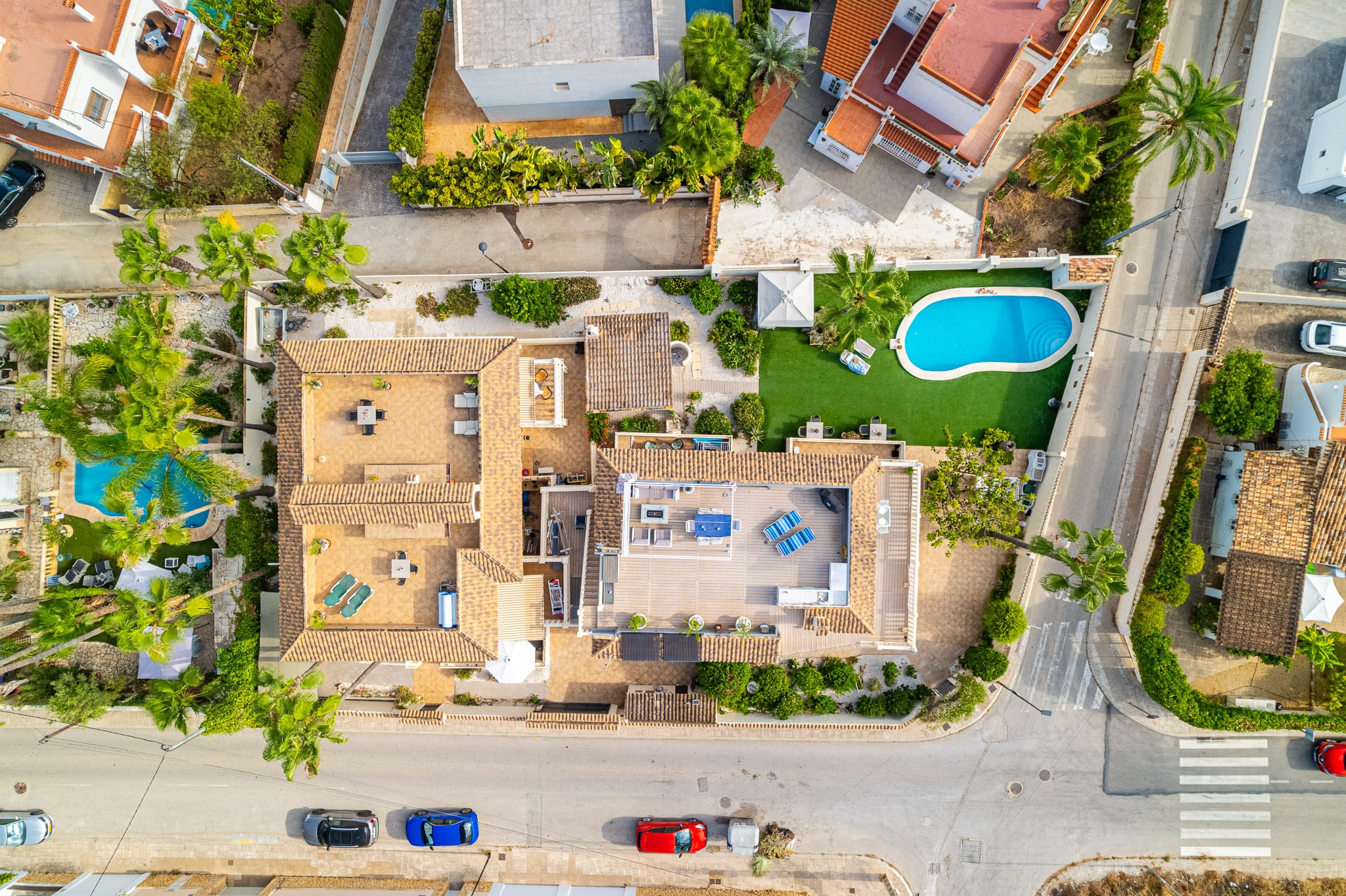 Vila spațioasă de 7 unități în inima Albirului, cu piscină și vedere la munte.