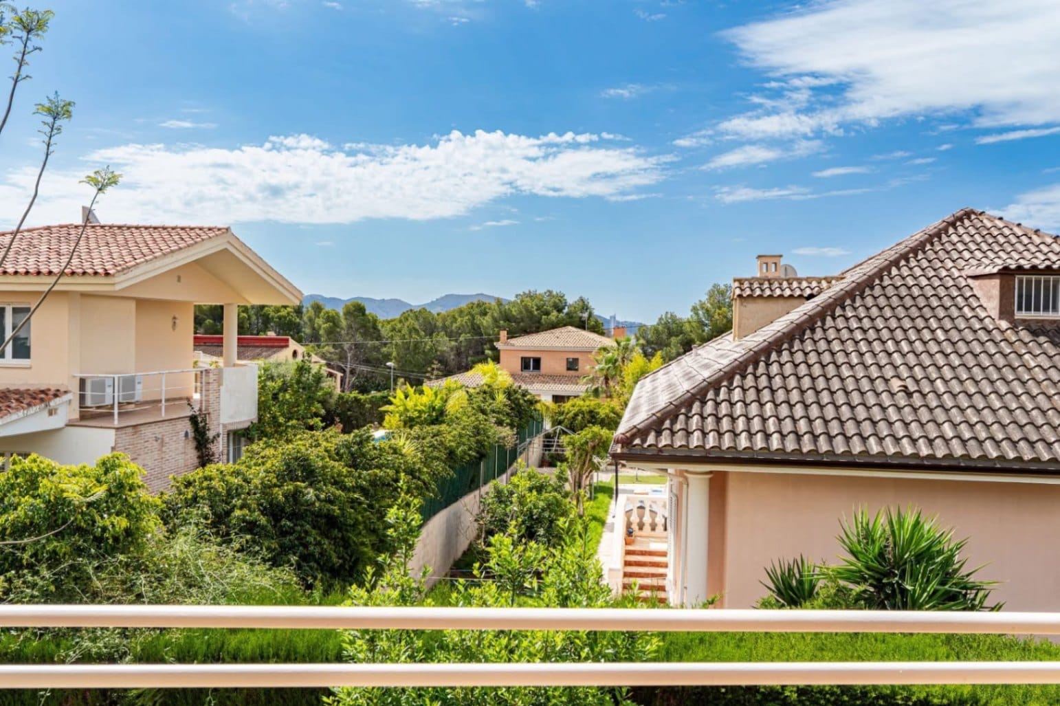 SPACIOUS RENOVATED VILLA IN LA NUCIA WITH POOL AND EXCELLENT OUTDOOR SPACES FOR SALE IN LA NUCIA