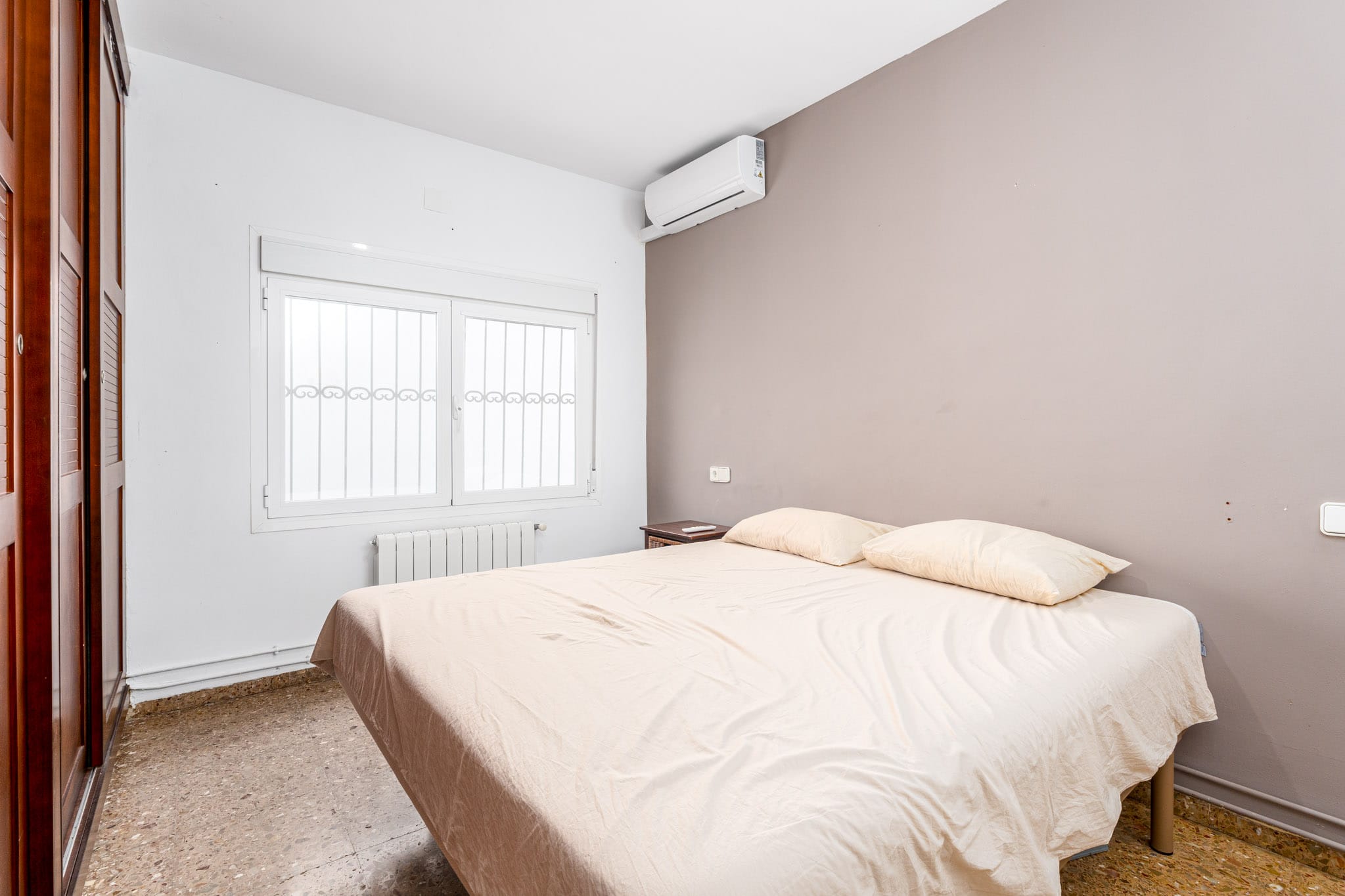 Vila gata de renovat cu piscină și vedere la munte de vânzare în Albir