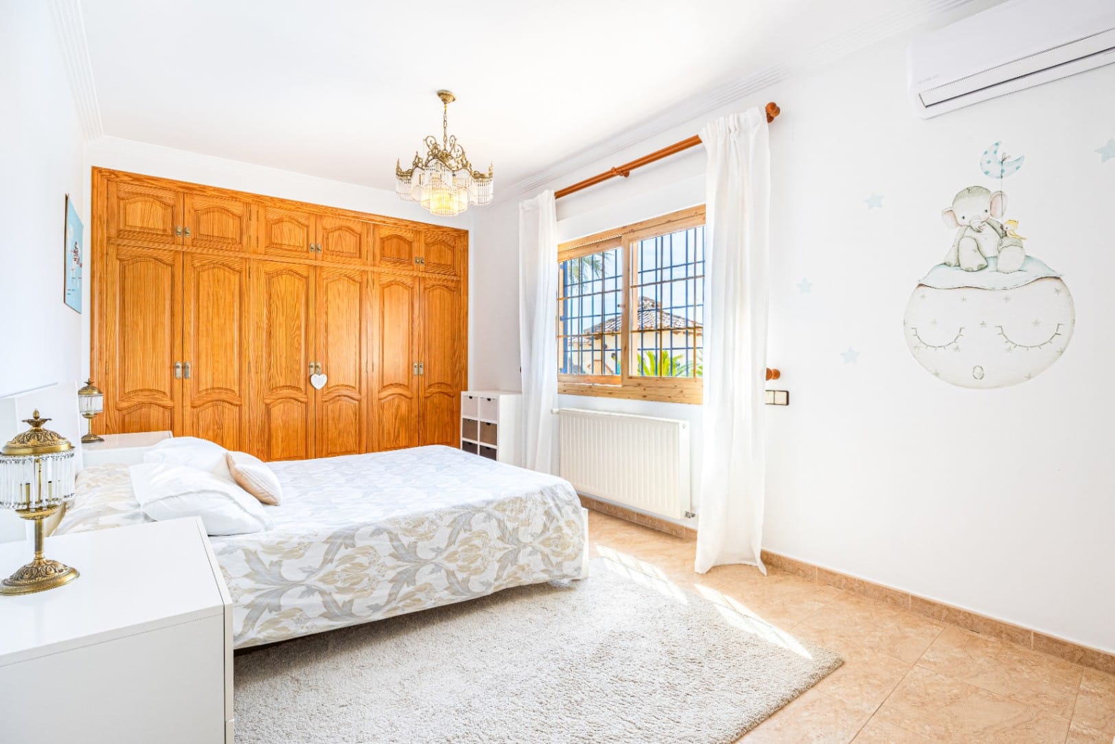 Mediterranean Villa with Outdoor and Indoor Pools for Sale in Aguas Primaverales de Alhama