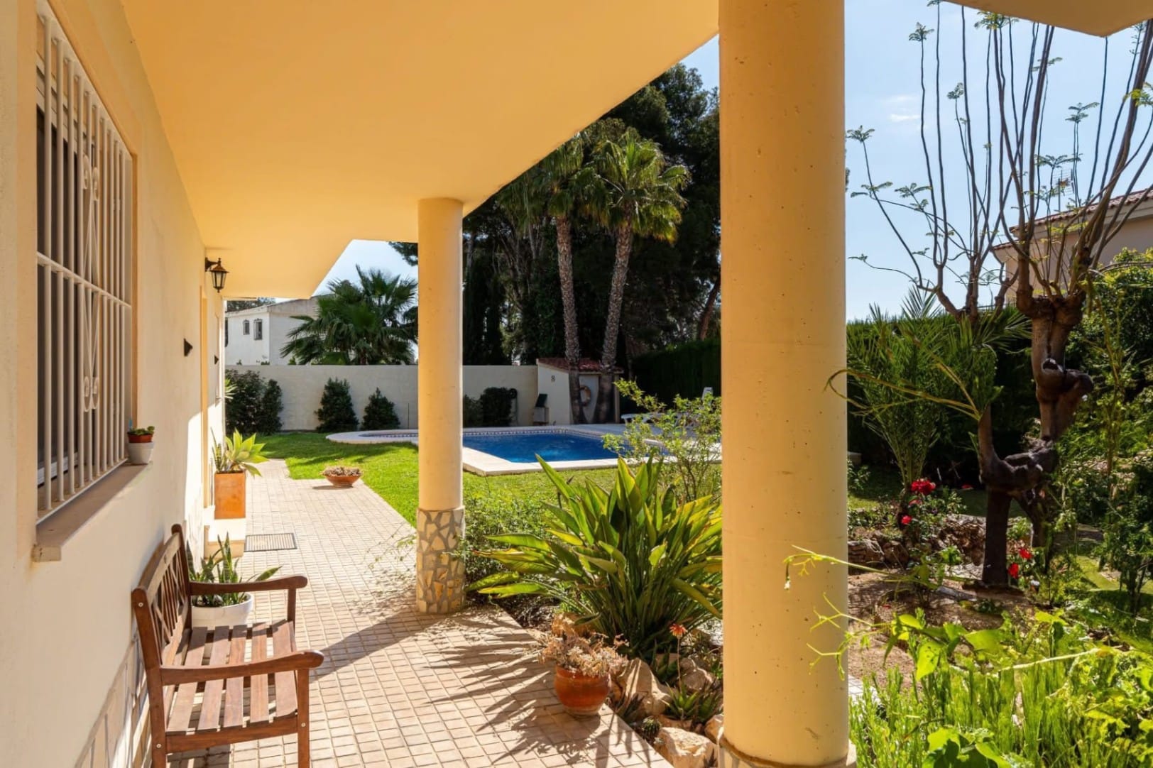 SPACIOUS RENOVATED VILLA IN LA NUCIA WITH POOL AND EXCELLENT OUTDOOR SPACES FOR SALE IN LA NUCIA
