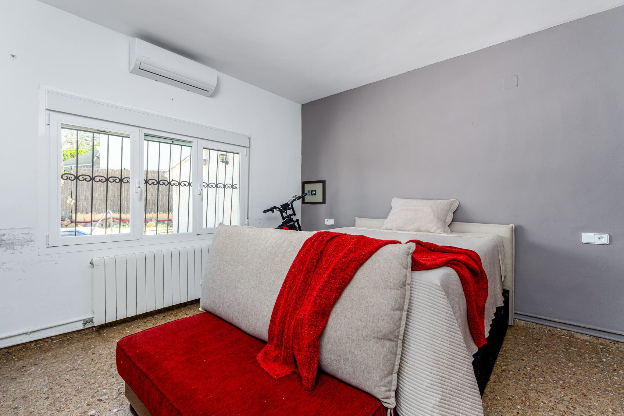 Vila gata de renovat cu piscină și vedere la munte de vânzare în Albir