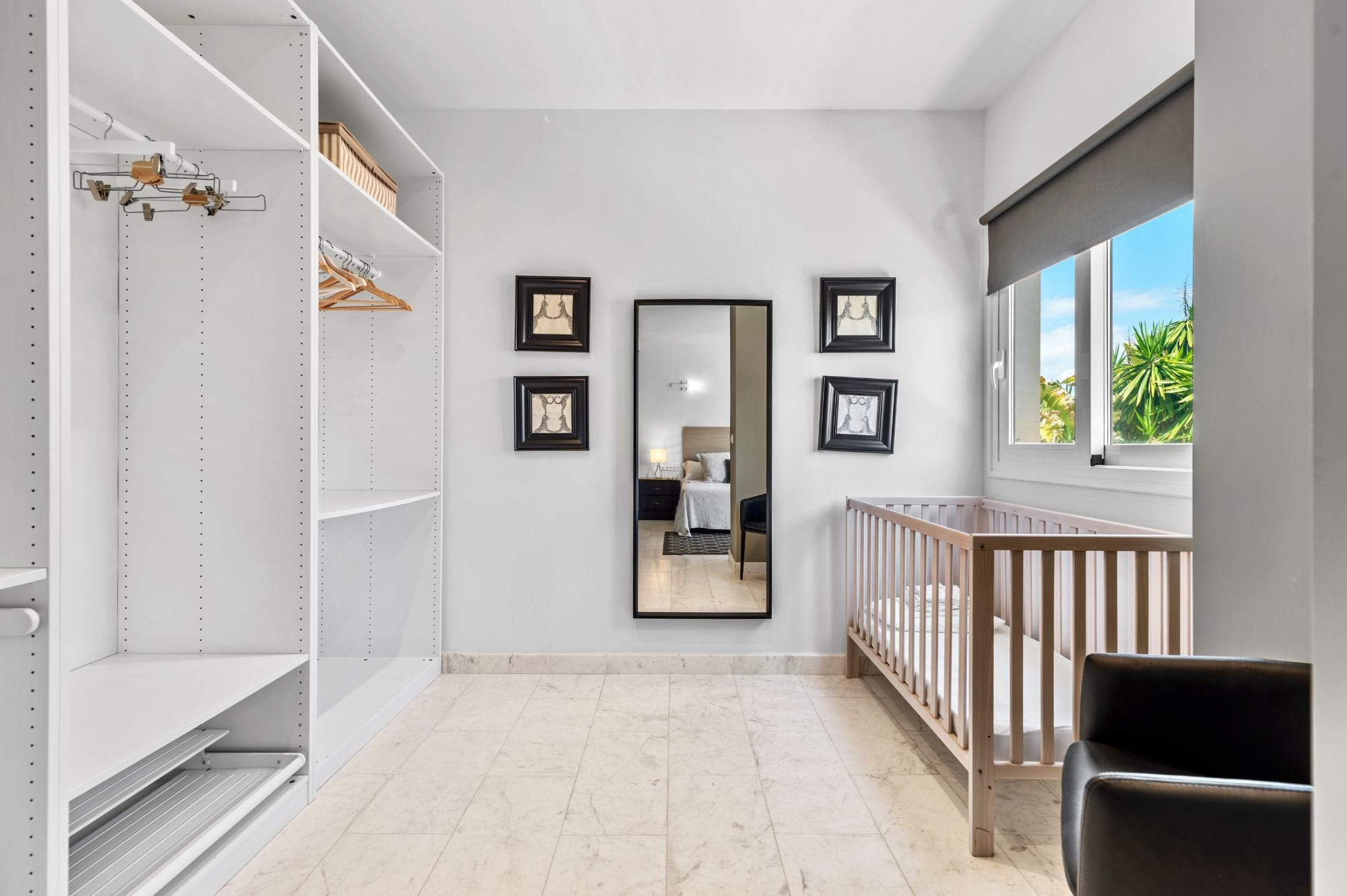 Elegant 4-bedroom villa for sale in Albir - Prime location with mountain views.
