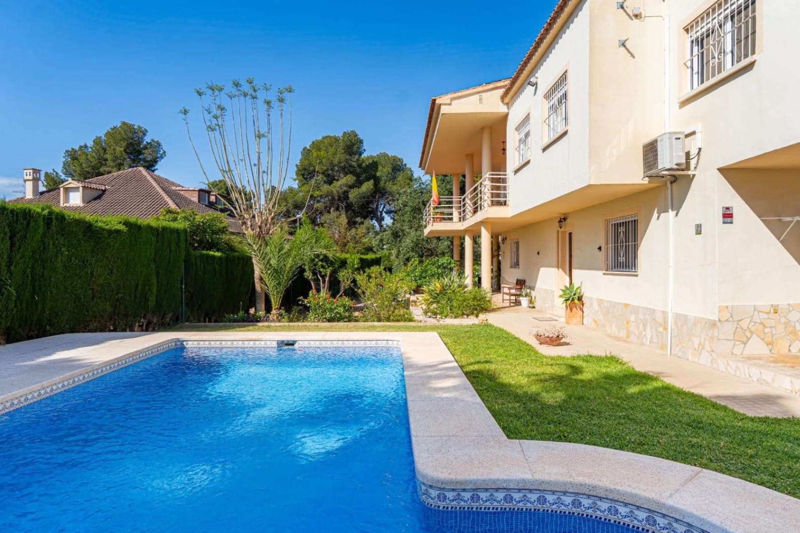 SPACIOUS RENOVATED VILLA IN LA NUCIA WITH POOL AND EXCELLENT OUTDOOR SPACES FOR SALE IN LA NUCIA