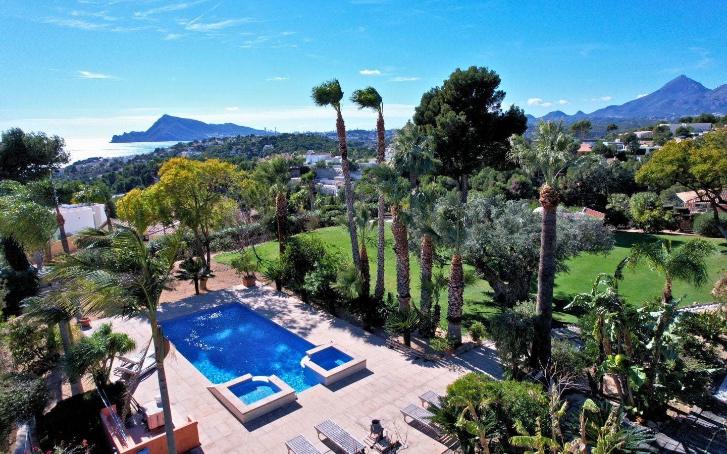 Rustic Style Villa for Sale in Altea La Vella