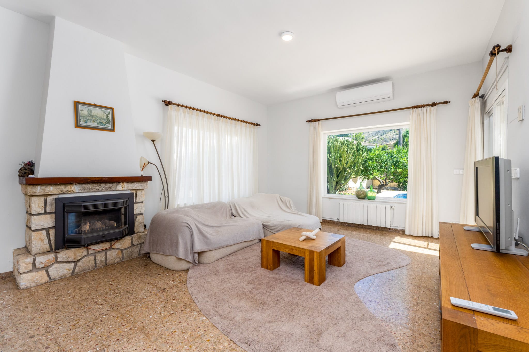 Vila gata de renovat cu piscină și vedere la munte de vânzare în Albir