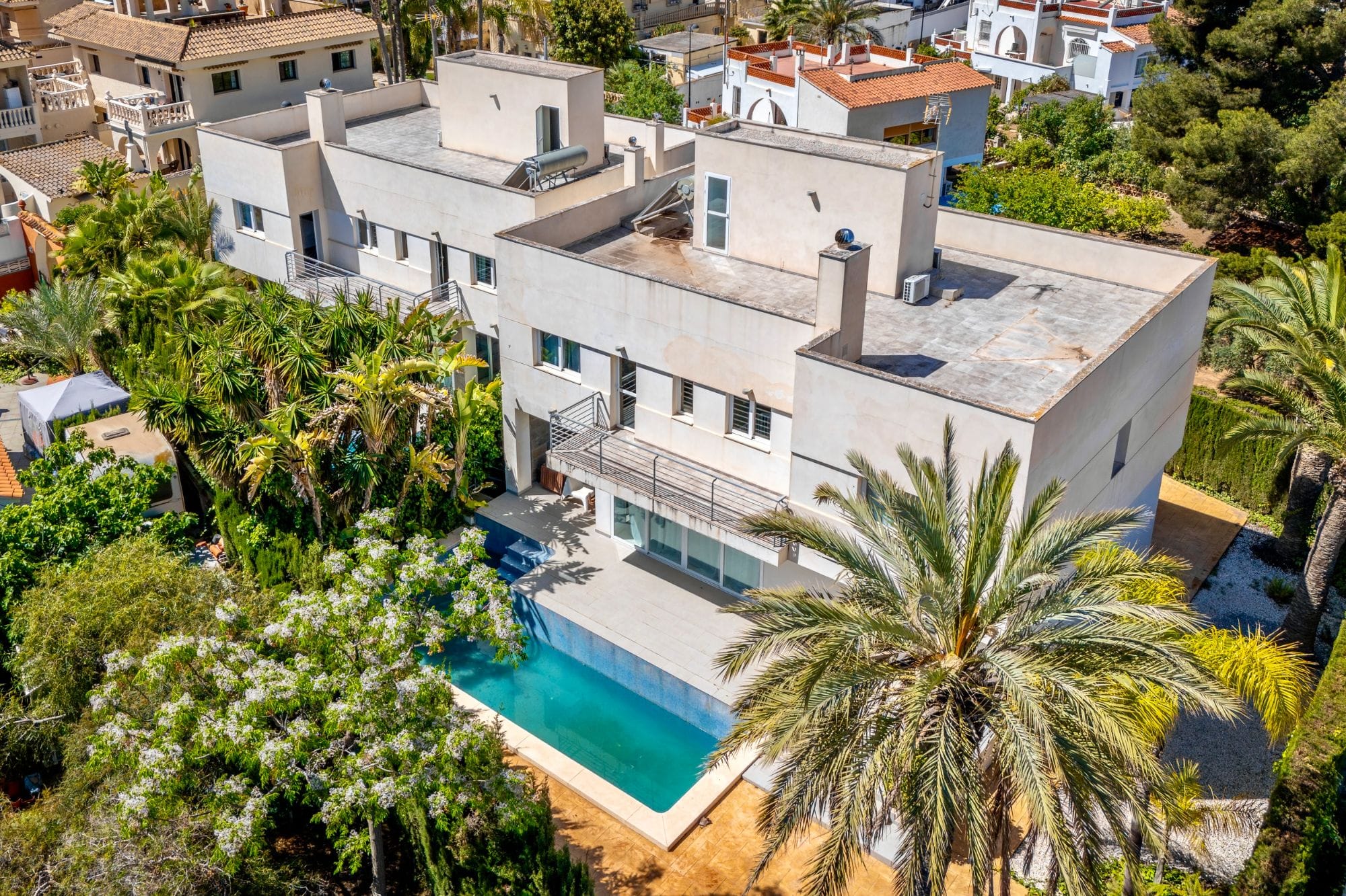Elegant 4-bedroom villa for sale in Albir - Prime location with mountain views.