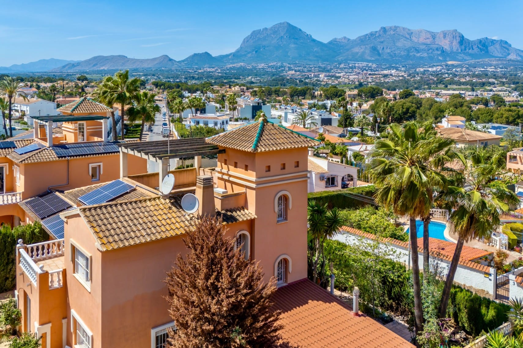 Vila Preciosa de Vânzare în Albir cu vedere la Mare și la Munte