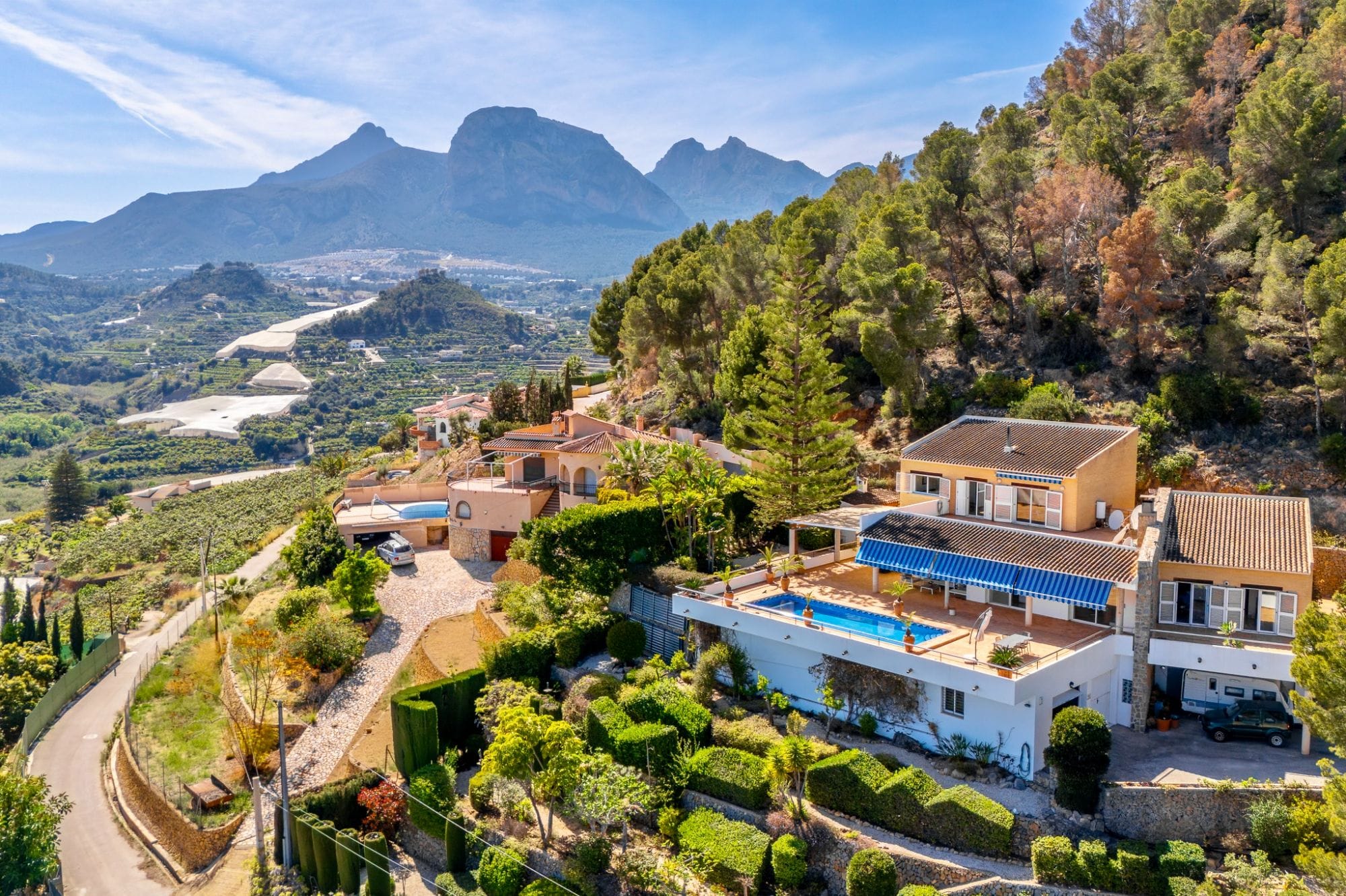 Stunning Villa Retreat Surrounded by Nature with Breathtaking Open Views for Sale in Callosa