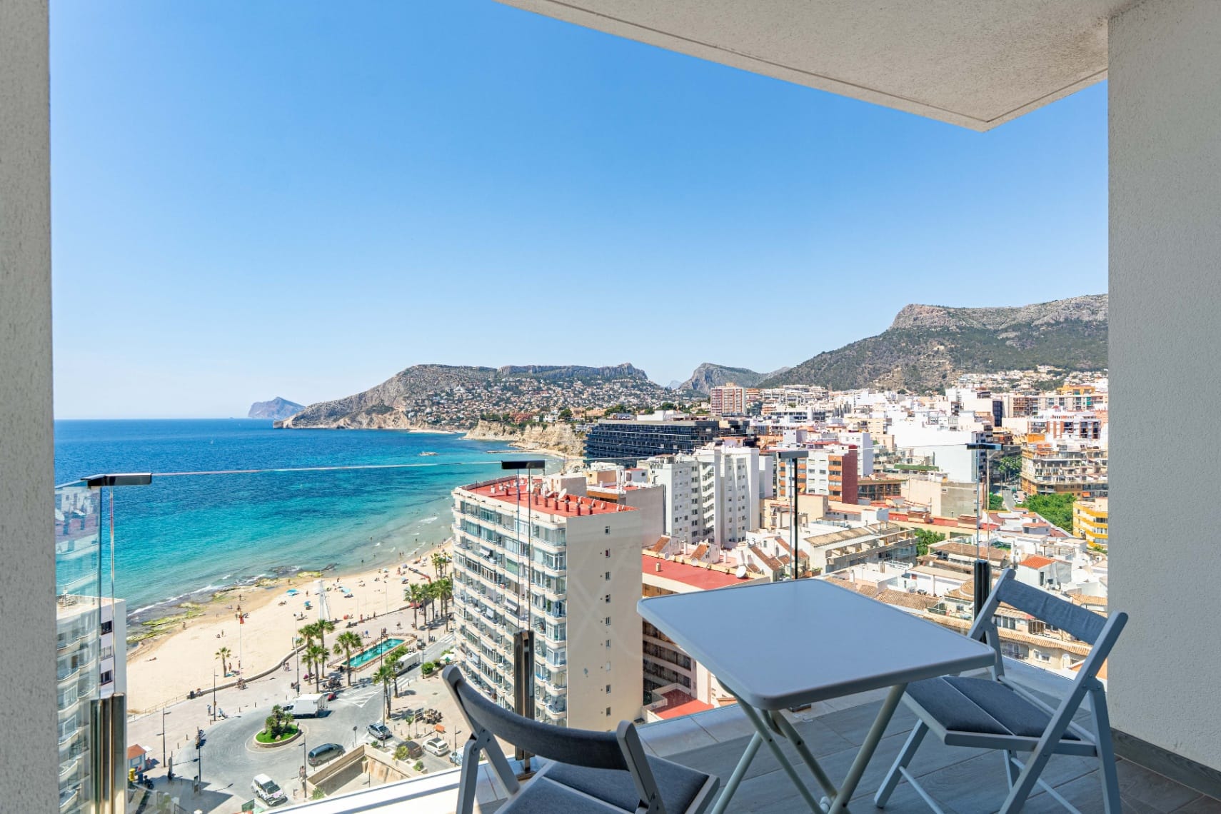 Piso Atic Excepțional cu Vederi de 360º, Piscină Privată și Jacuzzi de vânzare în Calpe