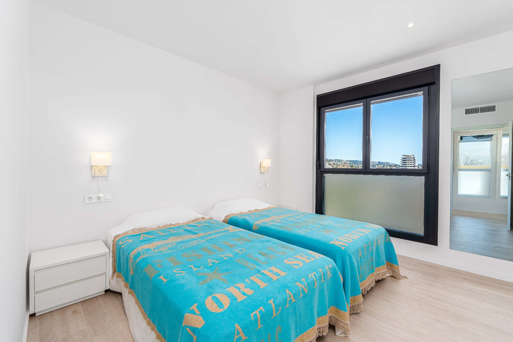 Piso Atic Excepțional cu Vederi de 360º, Piscină Privată și Jacuzzi de vânzare în Calpe