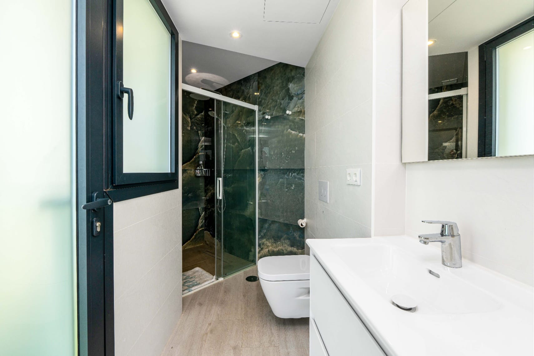 Piso Atic Excepțional cu Vederi de 360º, Piscină Privată și Jacuzzi de vânzare în Calpe