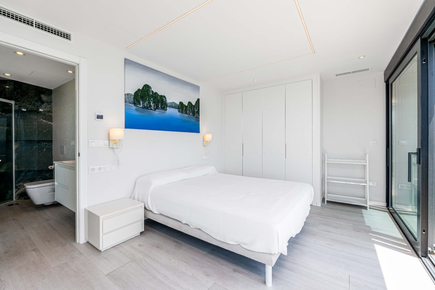 Piso Atic Excepțional cu Vederi de 360º, Piscină Privată și Jacuzzi de vânzare în Calpe