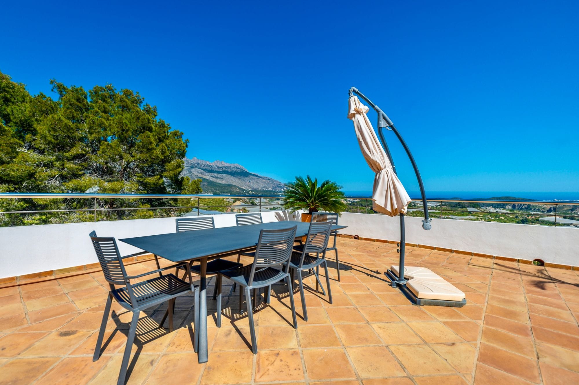 Stunning Villa Retreat Surrounded by Nature with Breathtaking Open Views for Sale in Callosa