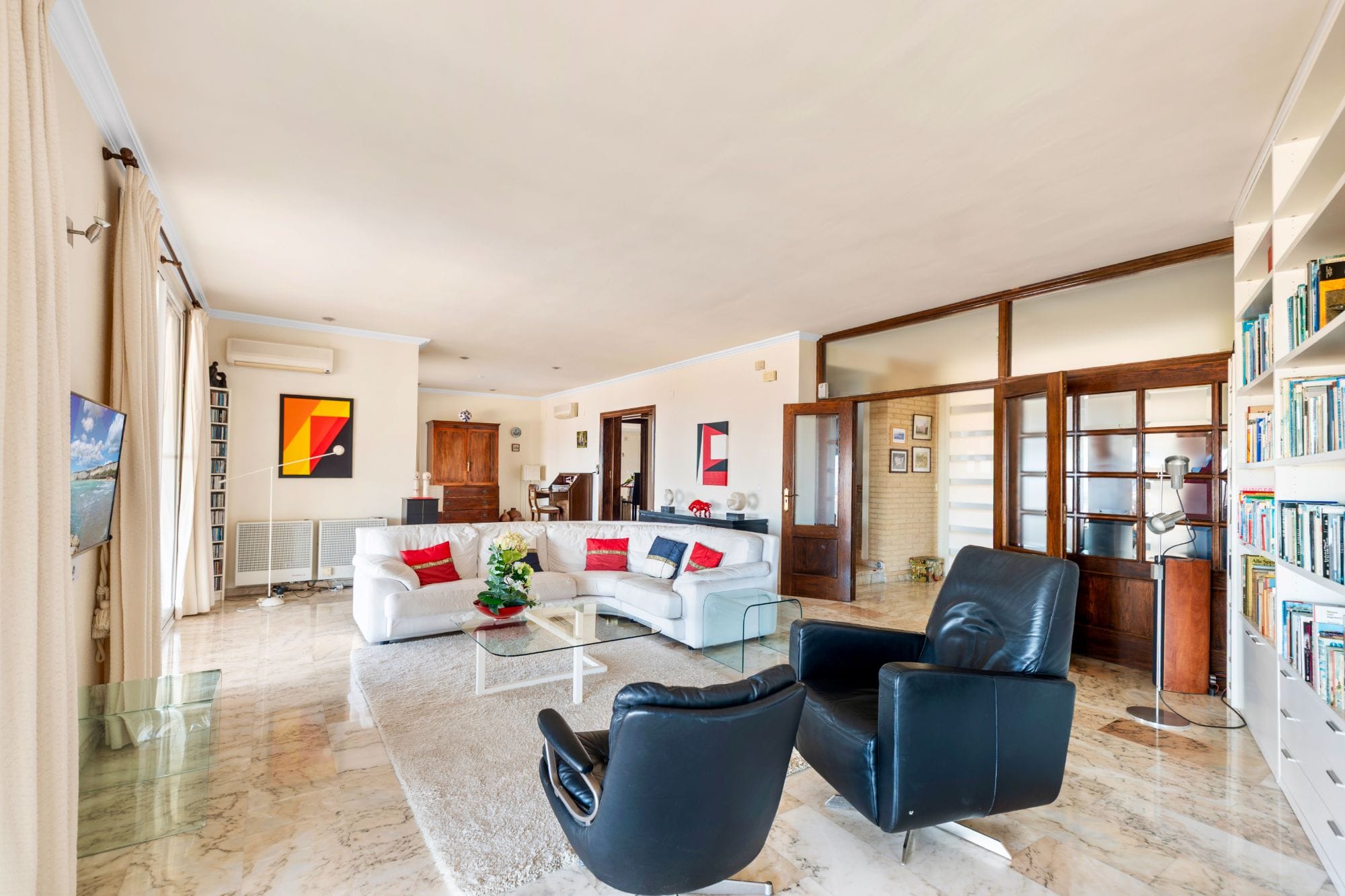 Stunning Villa Retreat Surrounded by Nature with Breathtaking Open Views for Sale in Callosa