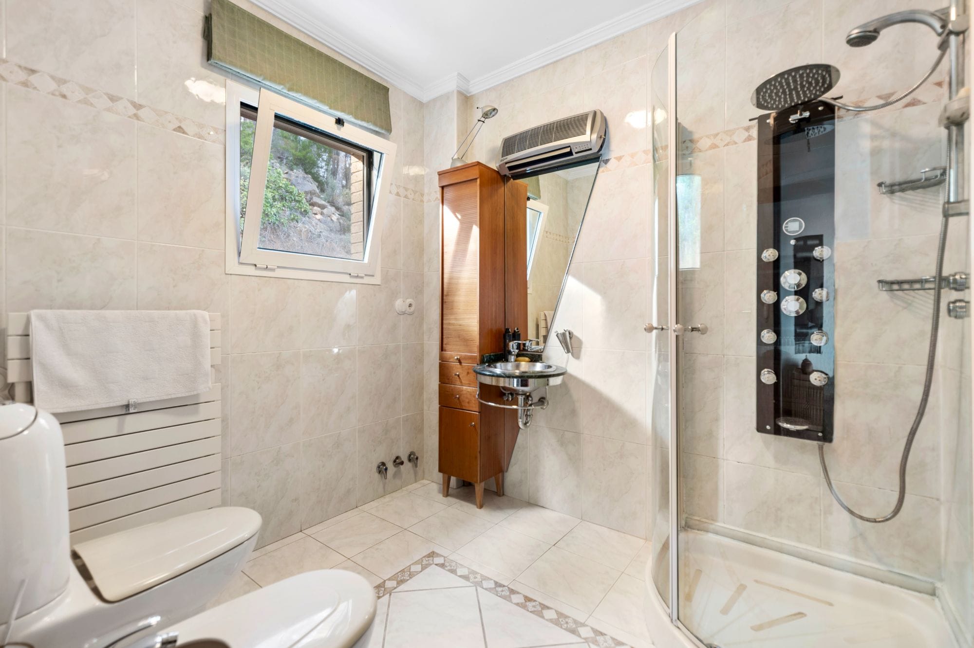 Stunning Villa Retreat Surrounded by Nature with Breathtaking Open Views for Sale in Callosa