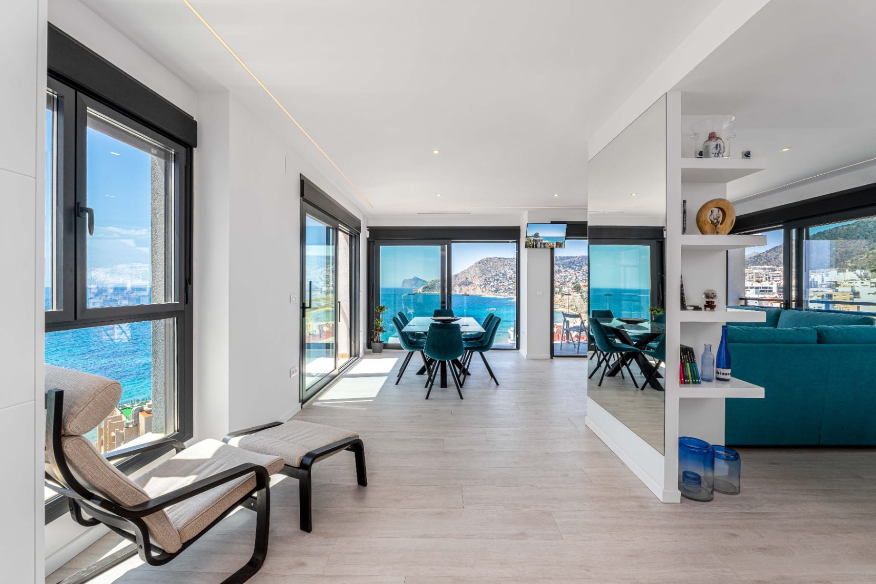 Piso Atic Excepțional cu Vederi de 360º, Piscină Privată și Jacuzzi de vânzare în Calpe