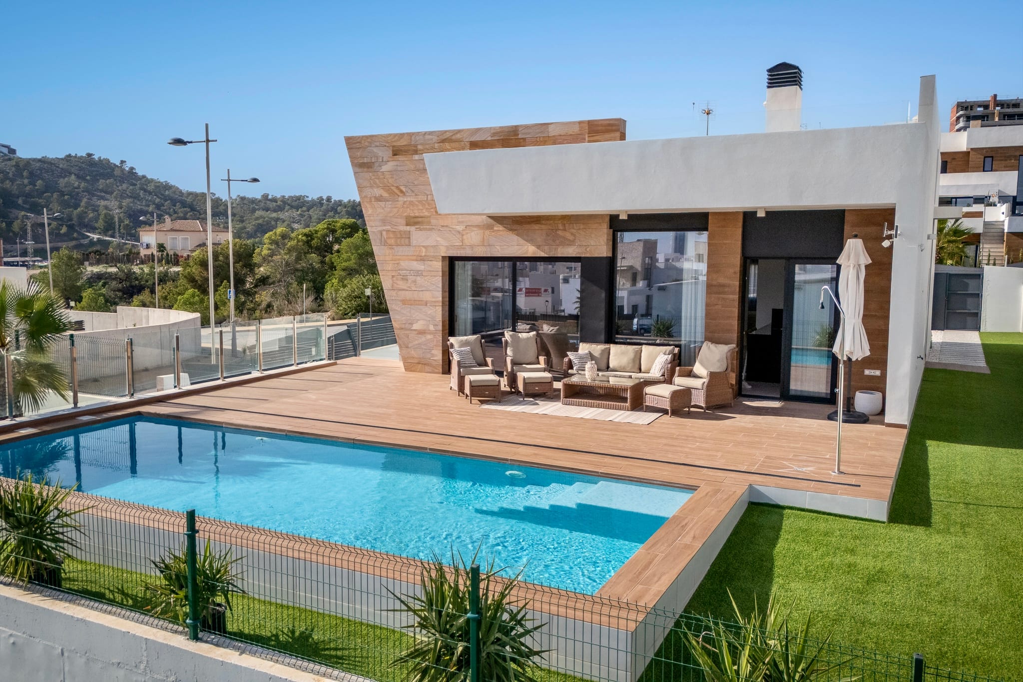 Modern Villa for Sale in Finestrat with Garage and Solarium