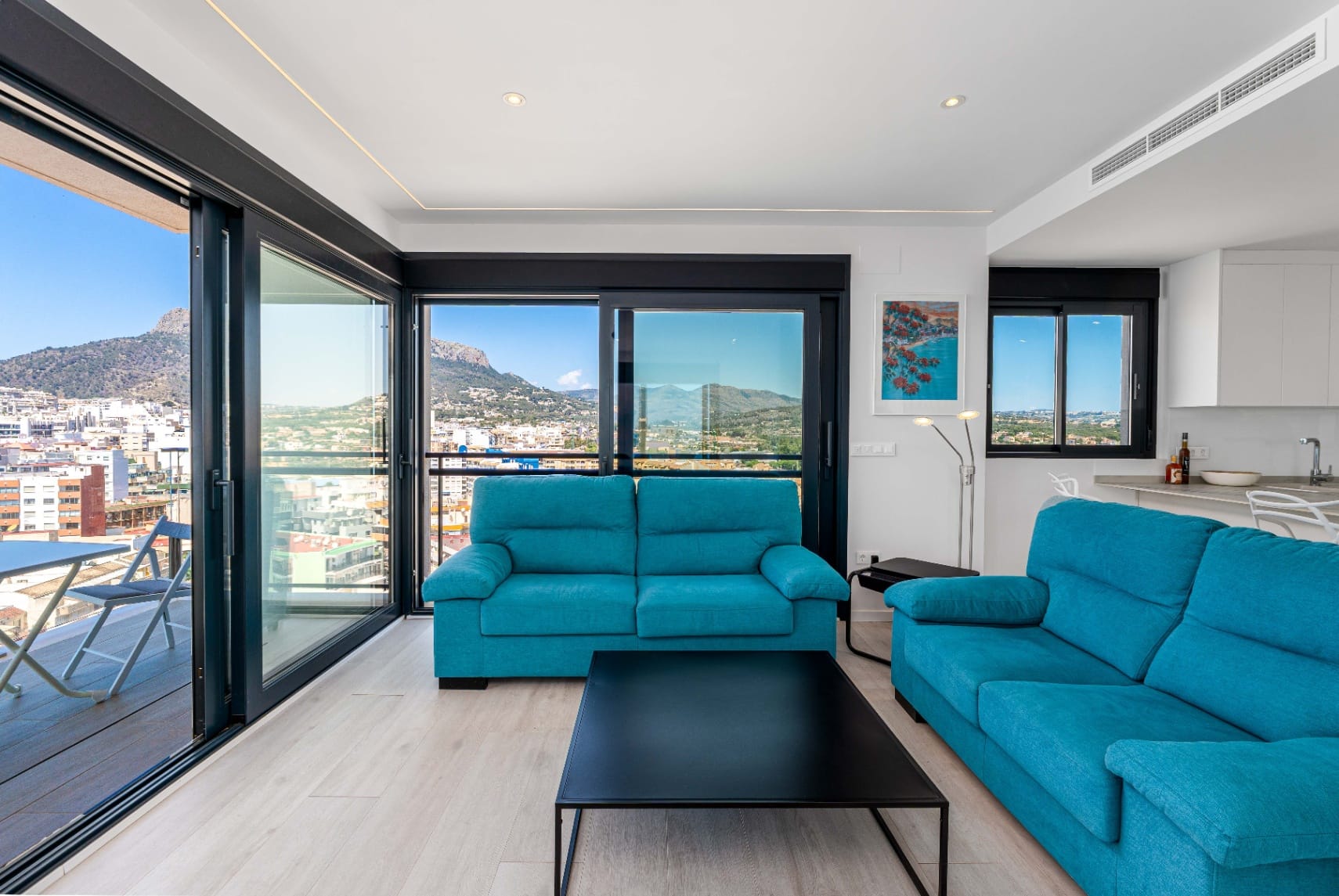 Piso Atic Excepțional cu Vederi de 360º, Piscină Privată și Jacuzzi de vânzare în Calpe