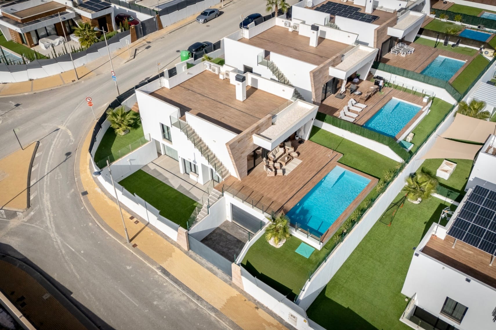 Modern Villa for Sale in Finestrat with Garage and Solarium