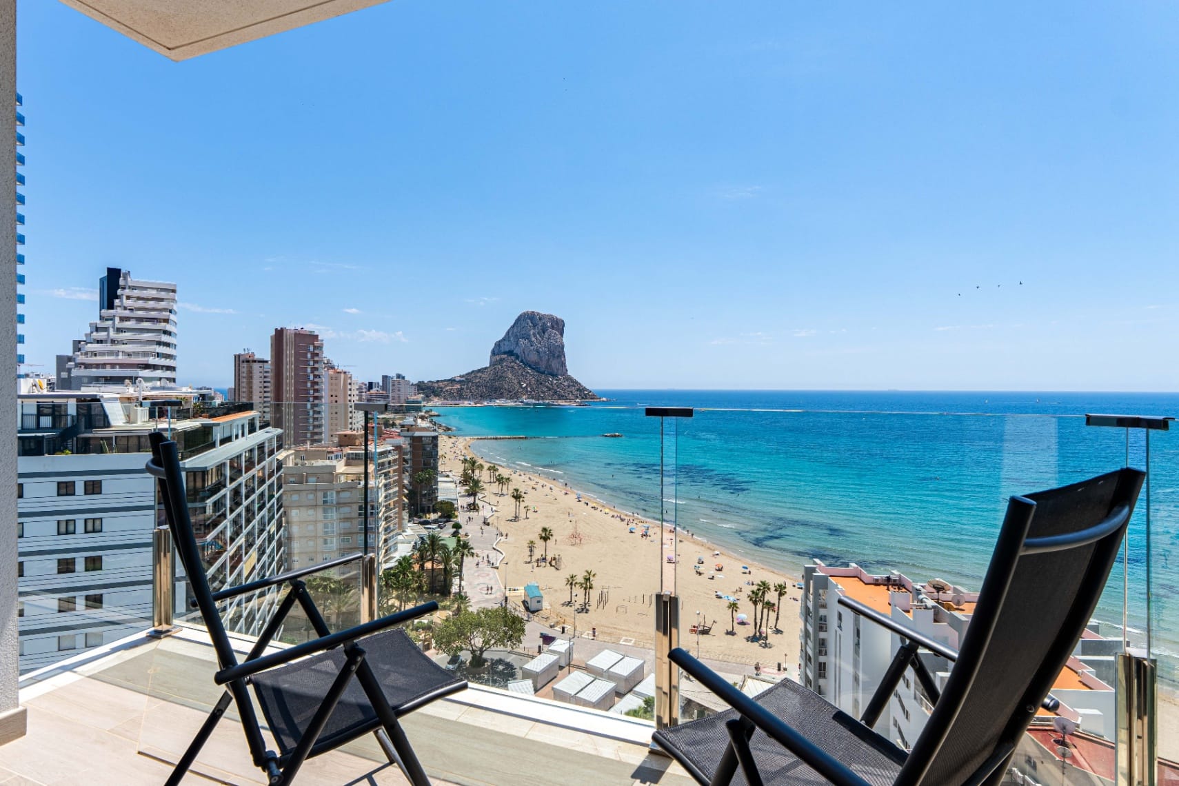 Piso Atic Excepțional cu Vederi de 360º, Piscină Privată și Jacuzzi de vânzare în Calpe