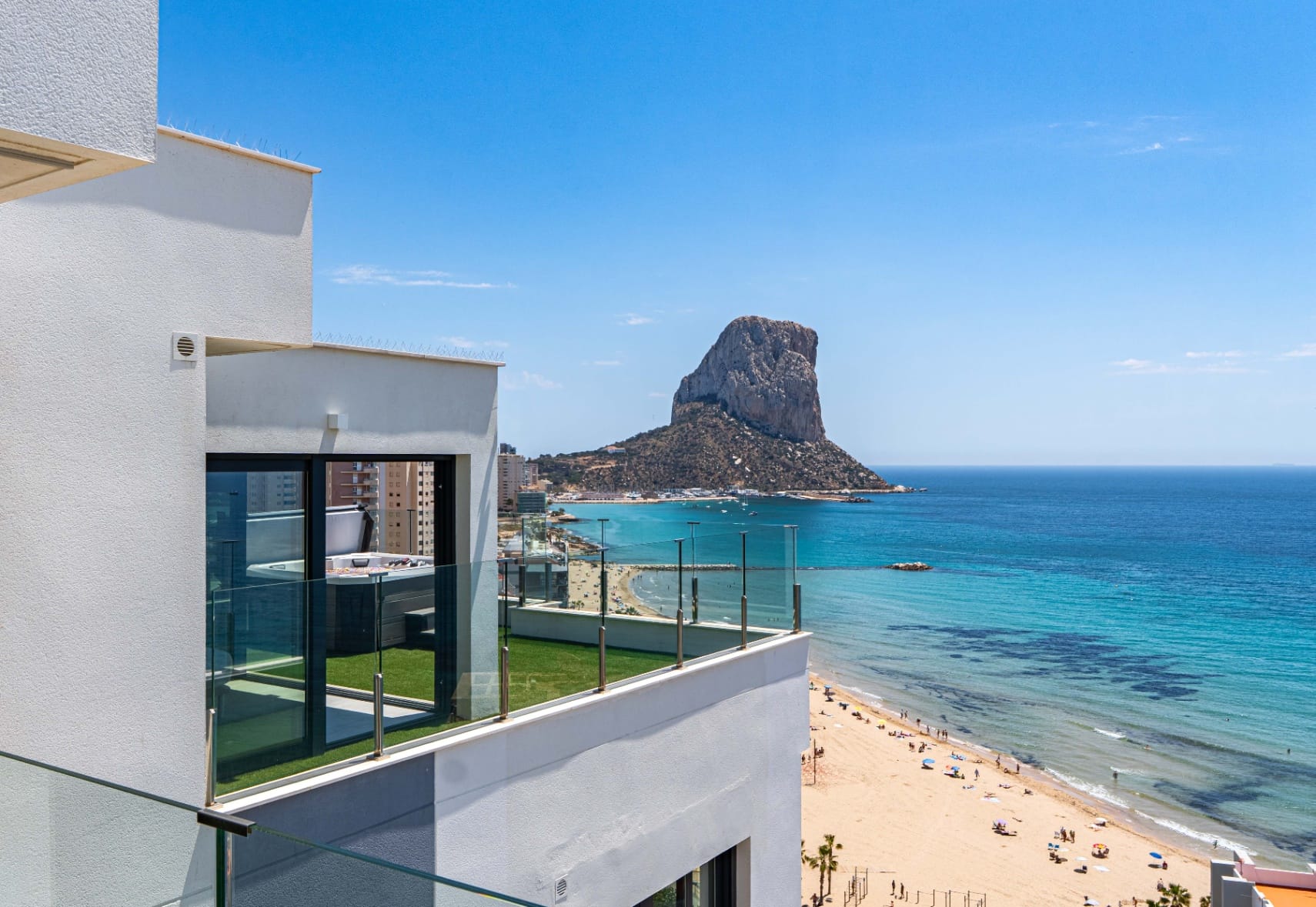 Piso Atic Excepțional cu Vederi de 360º, Piscină Privată și Jacuzzi de vânzare în Calpe