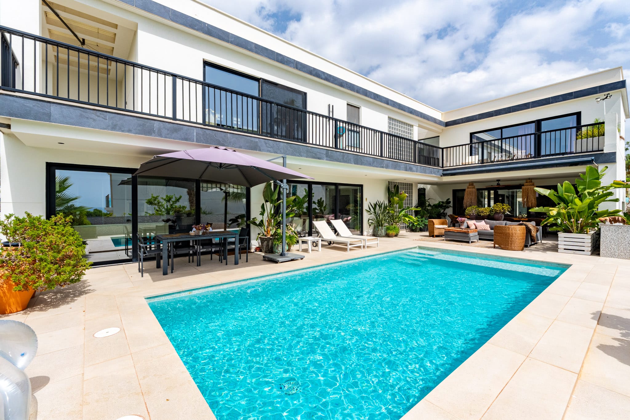 Vila elegantă cu vedere la mare și design excepțional de vânzare în Calpe