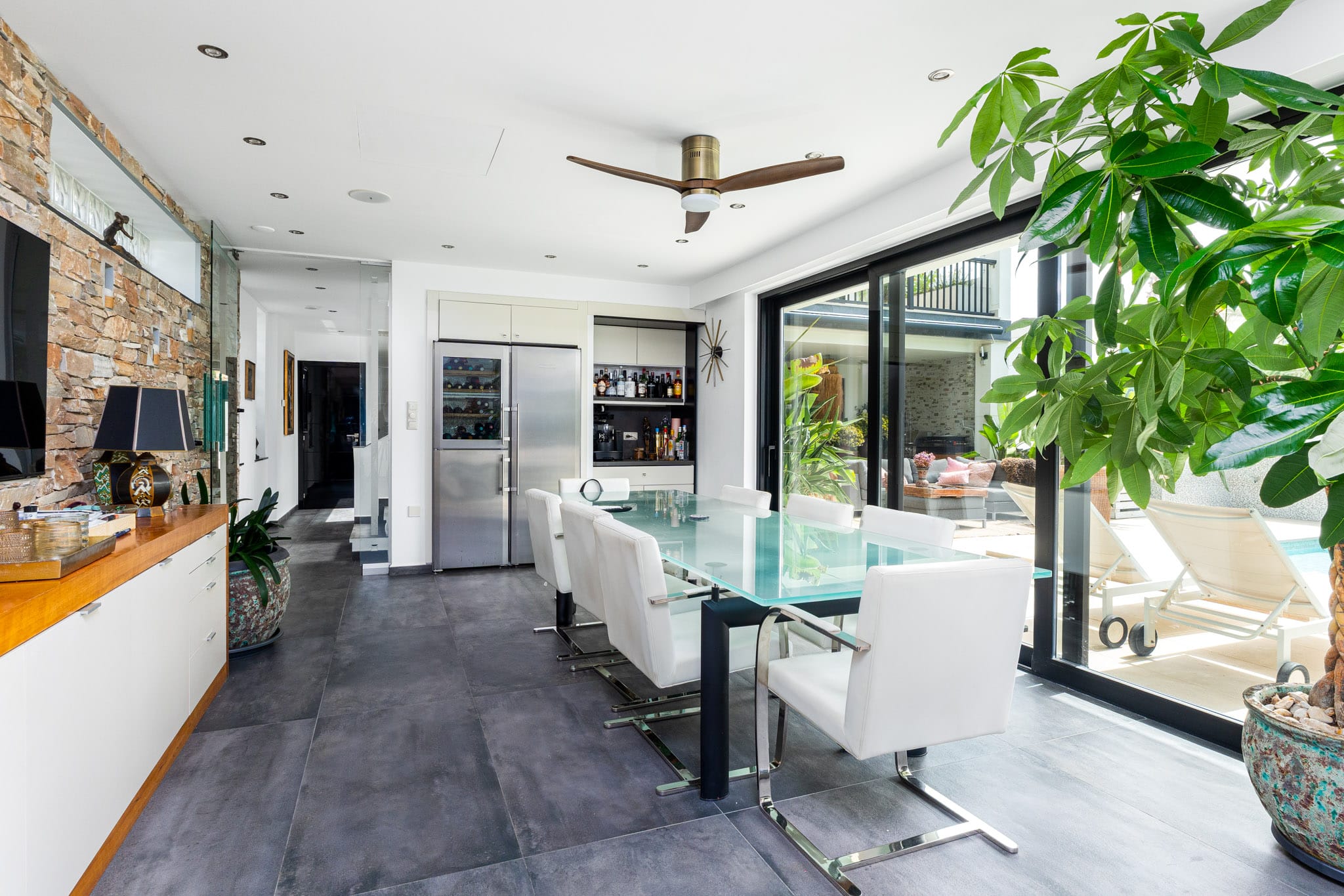 Vila elegantă cu vedere la mare și design excepțional de vânzare în Calpe