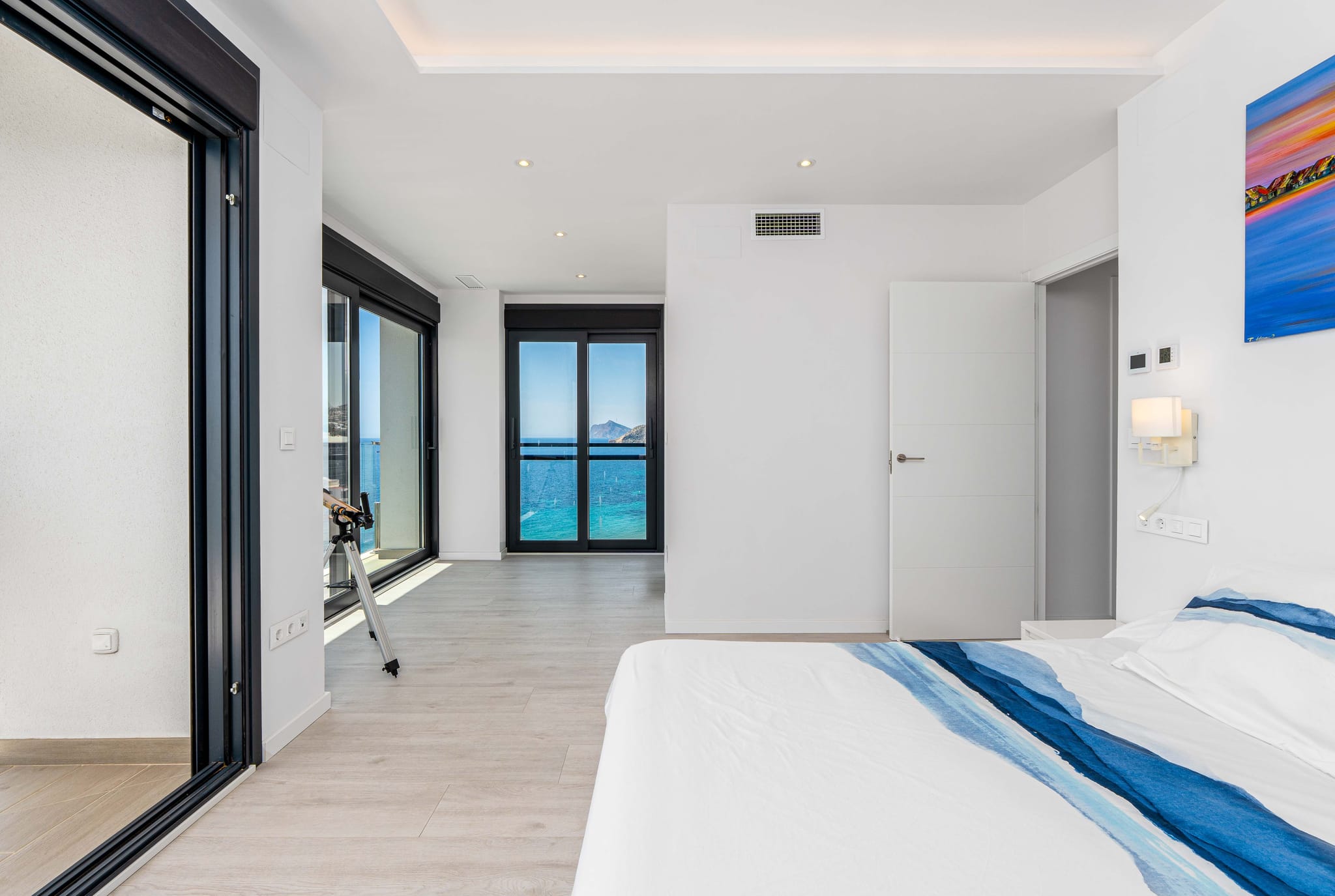 Piso Atic Excepțional cu Vederi de 360º, Piscină Privată și Jacuzzi de vânzare în Calpe