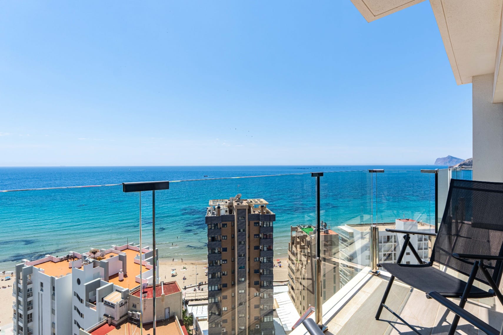 Piso Atic Excepțional cu Vederi de 360º, Piscină Privată și Jacuzzi de vânzare în Calpe