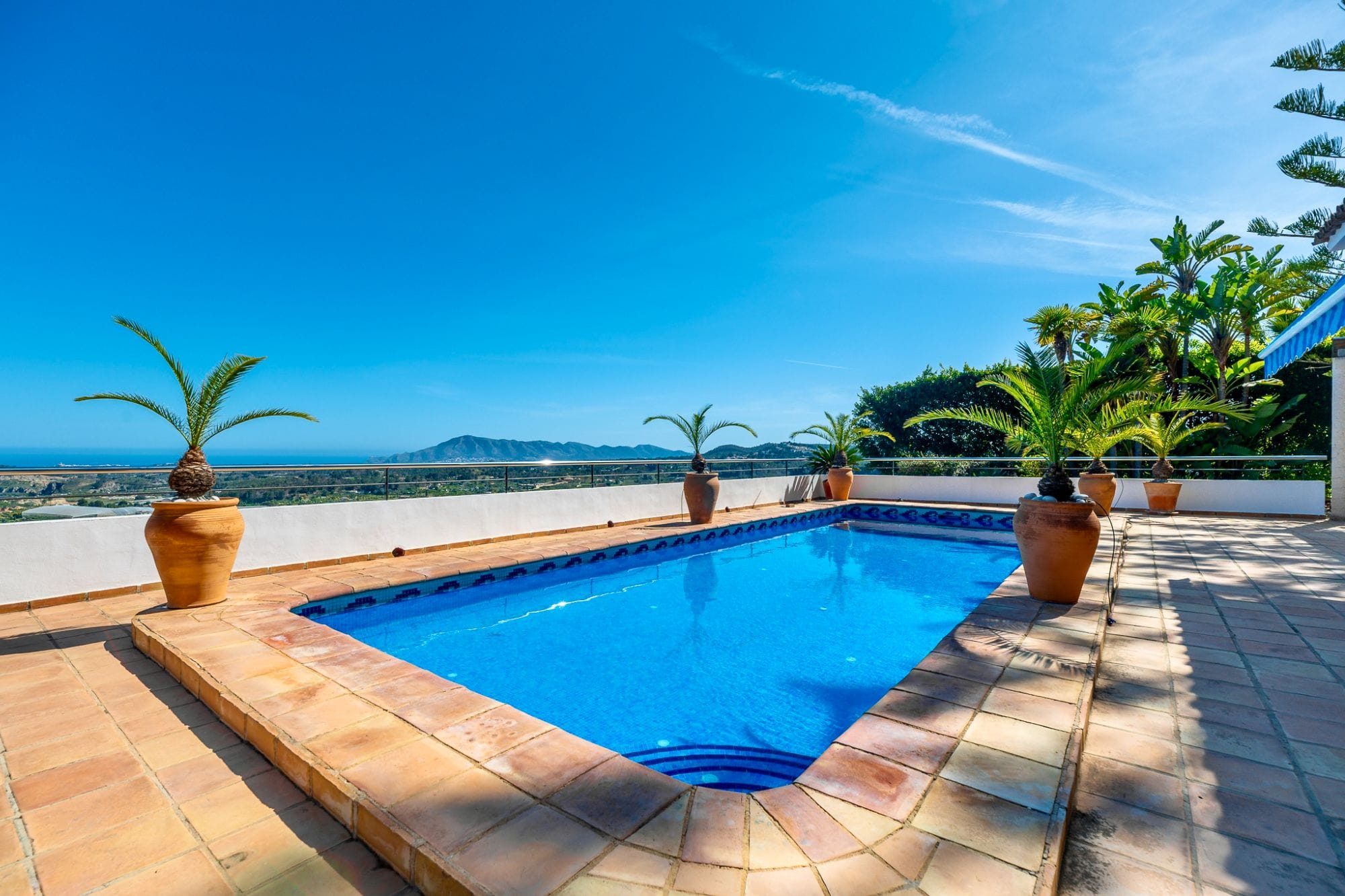 Stunning Villa Retreat Surrounded by Nature with Breathtaking Open Views for Sale in Callosa
