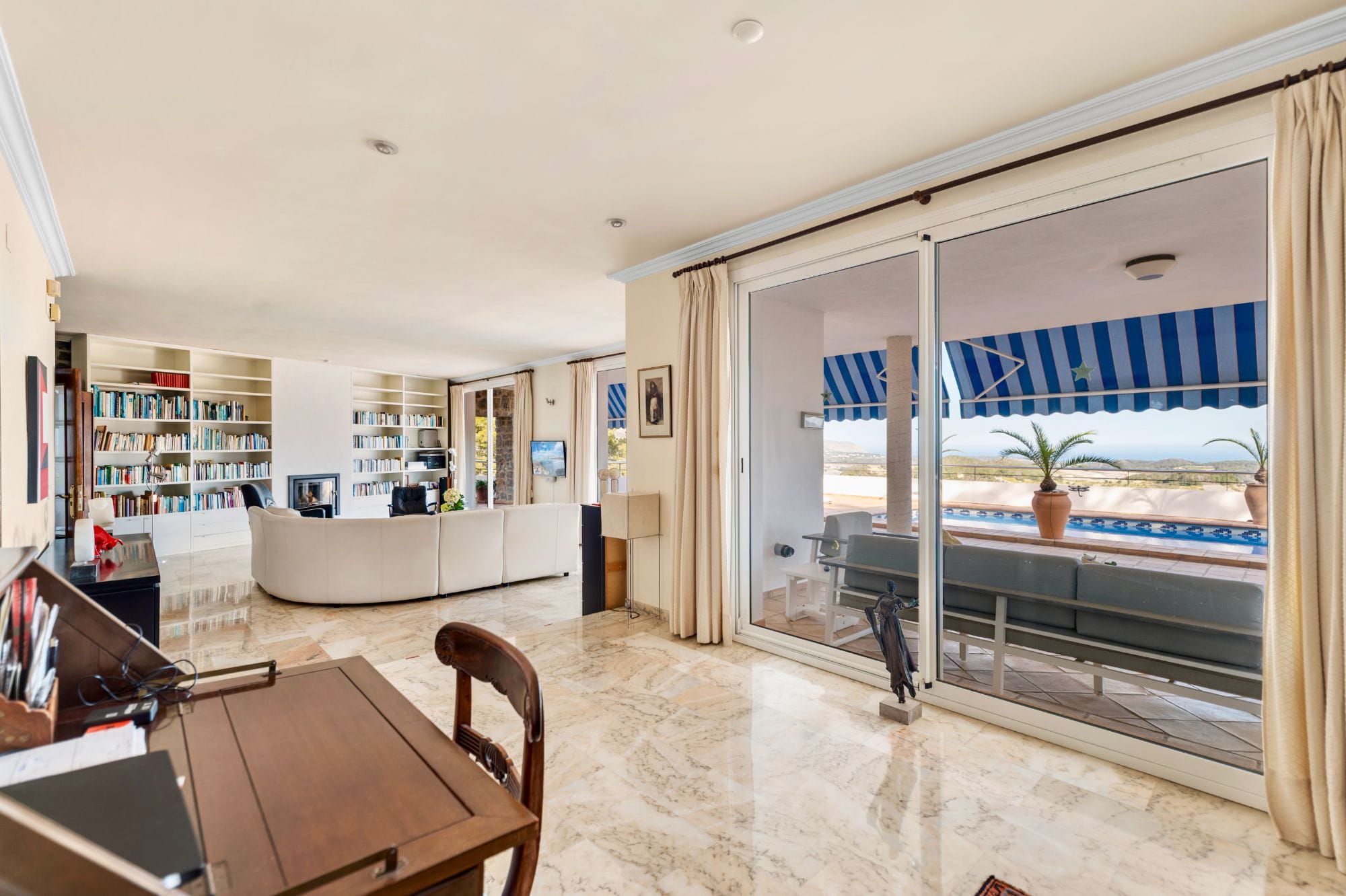 Stunning Villa Retreat Surrounded by Nature with Breathtaking Open Views for Sale in Callosa