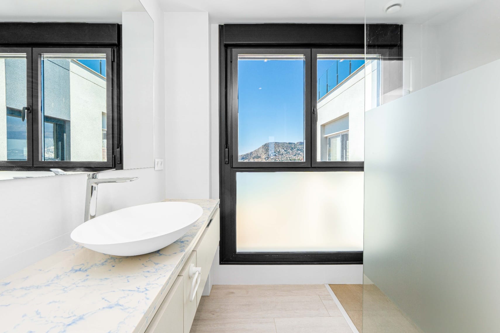 Piso Atic Excepțional cu Vederi de 360º, Piscină Privată și Jacuzzi de vânzare în Calpe