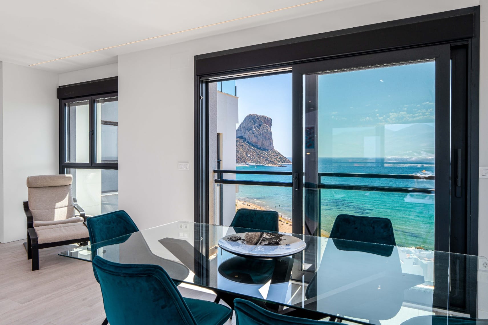 Piso Atic Excepțional cu Vederi de 360º, Piscină Privată și Jacuzzi de vânzare în Calpe