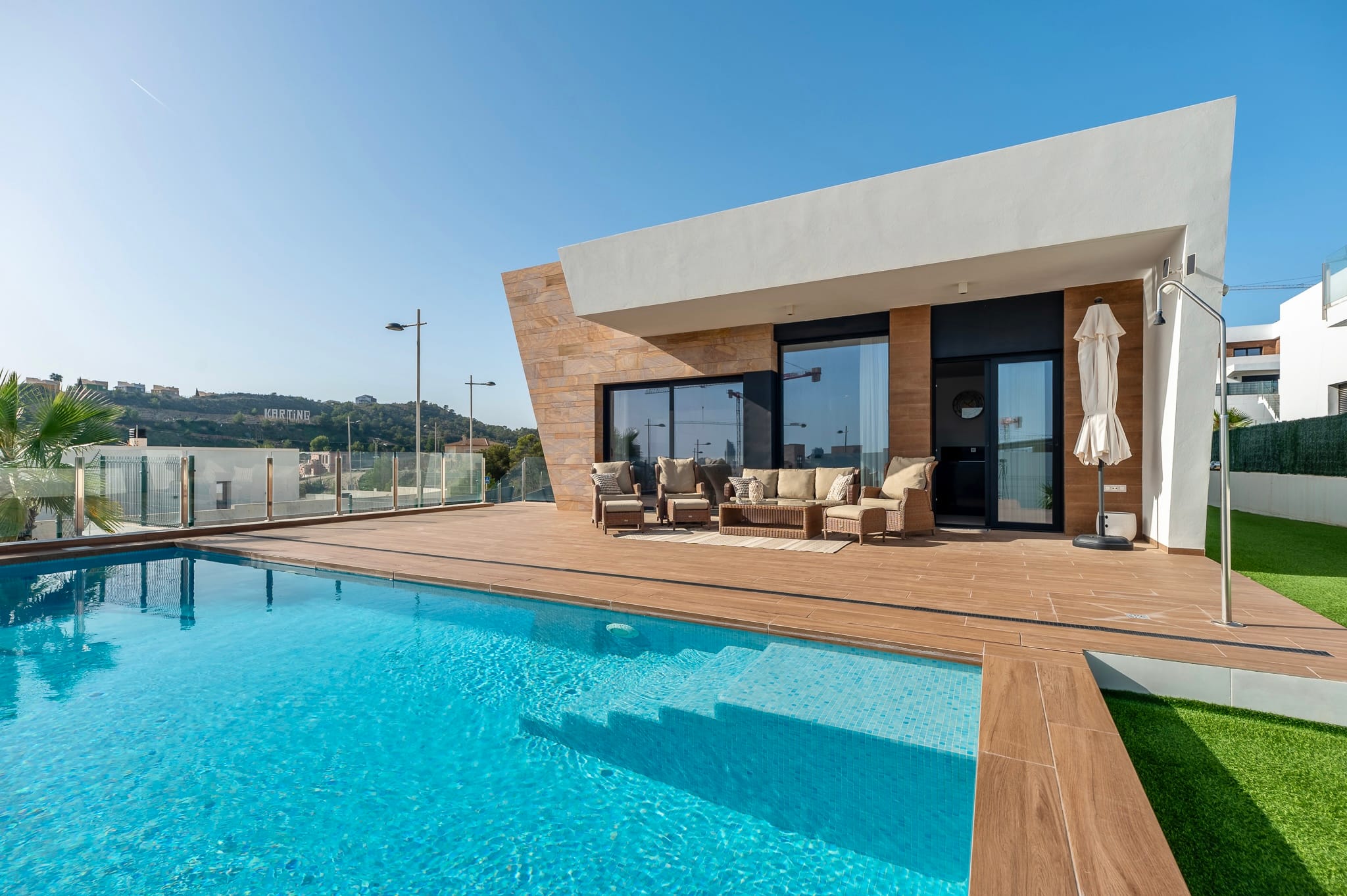 Modern Villa for Sale in Finestrat with Garage and Solarium