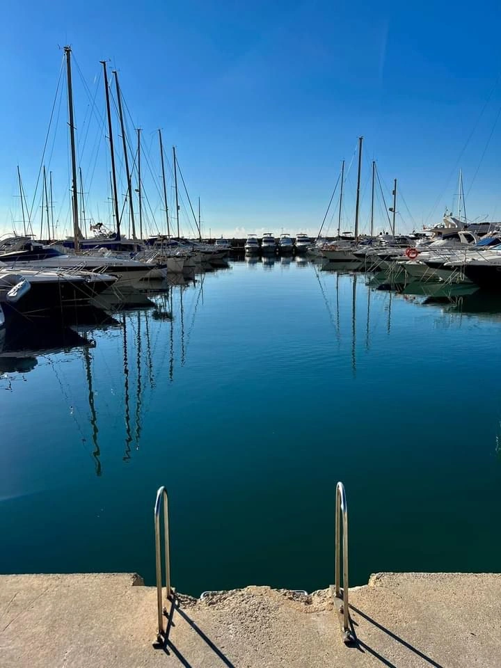 Vila elegantă de coastă cu vedere la mare și la munte de vânzare în Altea