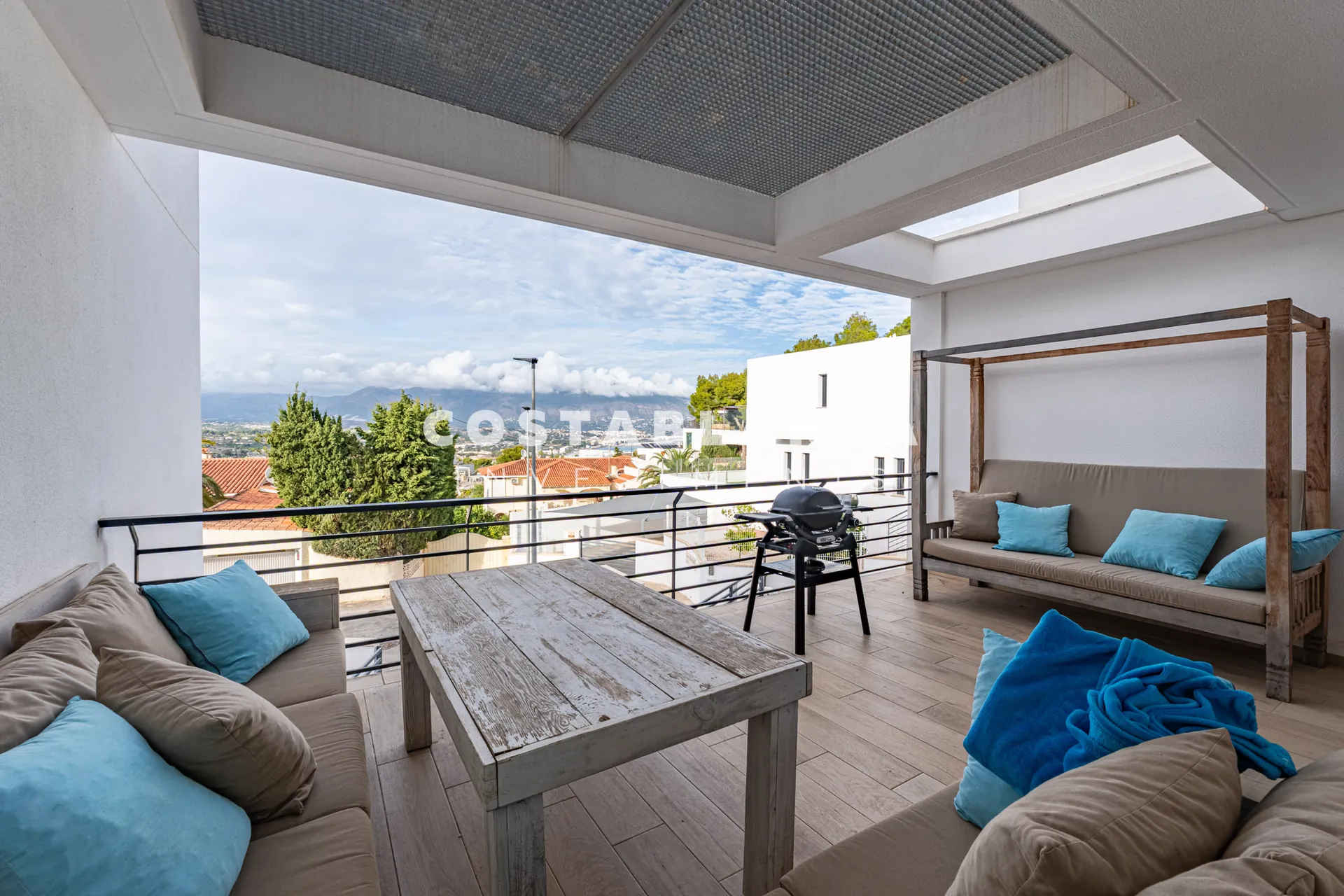 Exclusive - Modern duplex for sale in Albir