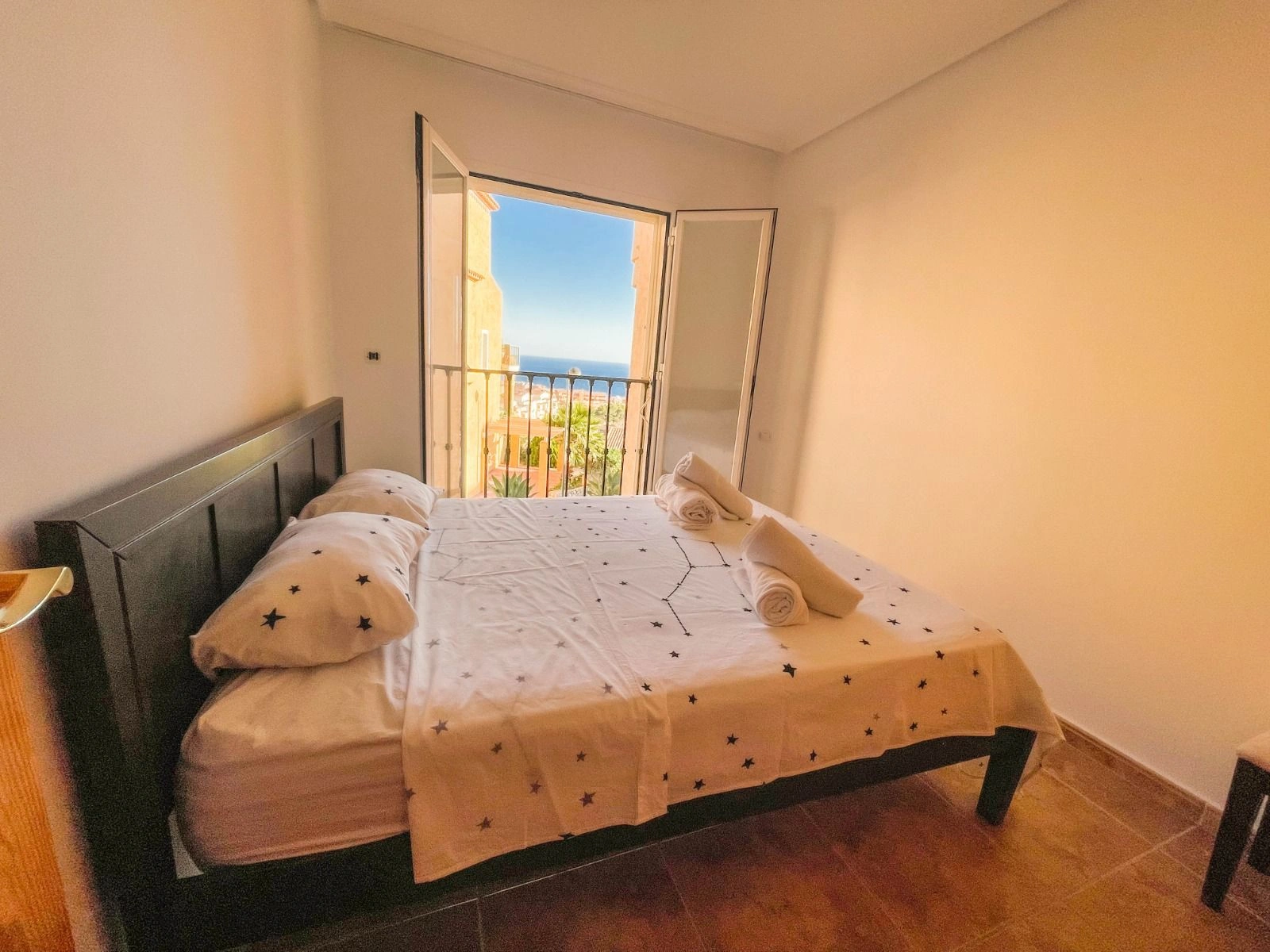 Vila elegantă de coastă cu vedere la mare și la munte de vânzare în Altea