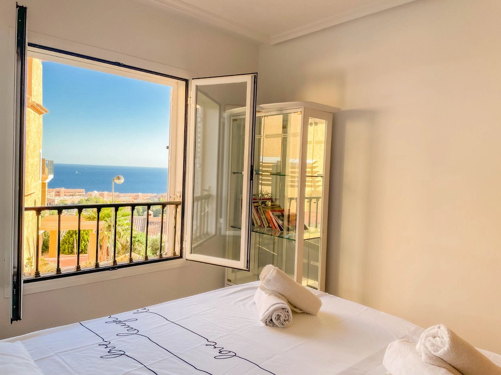 Vila elegantă de coastă cu vedere la mare și la munte de vânzare în Altea